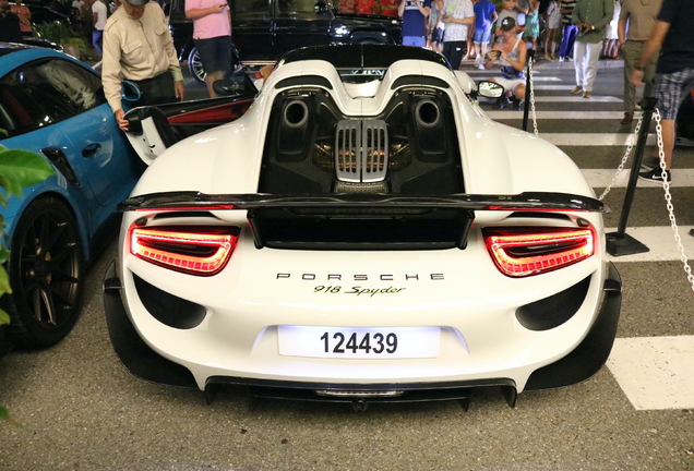 Porsche 918 Spyder Weissach Package