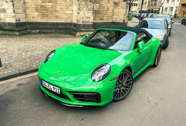 Porsche 992 Carrera 4S Cabriolet