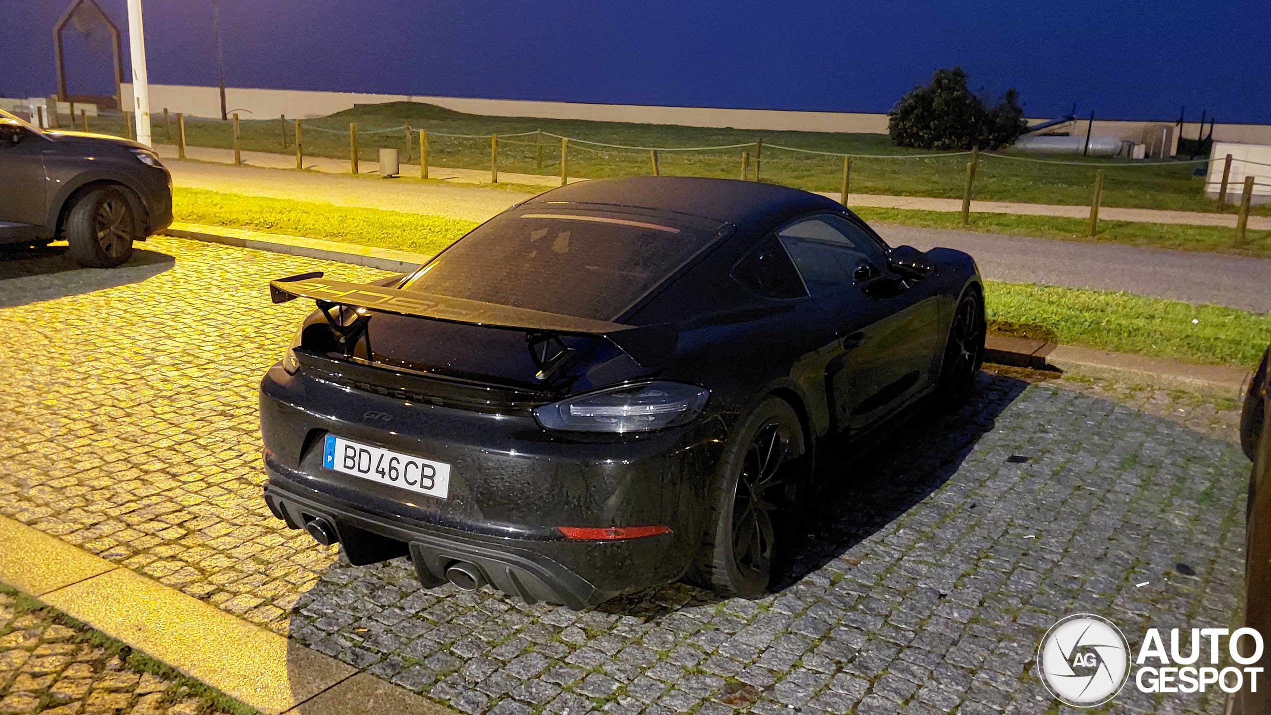 Porsche 718 Cayman GT4