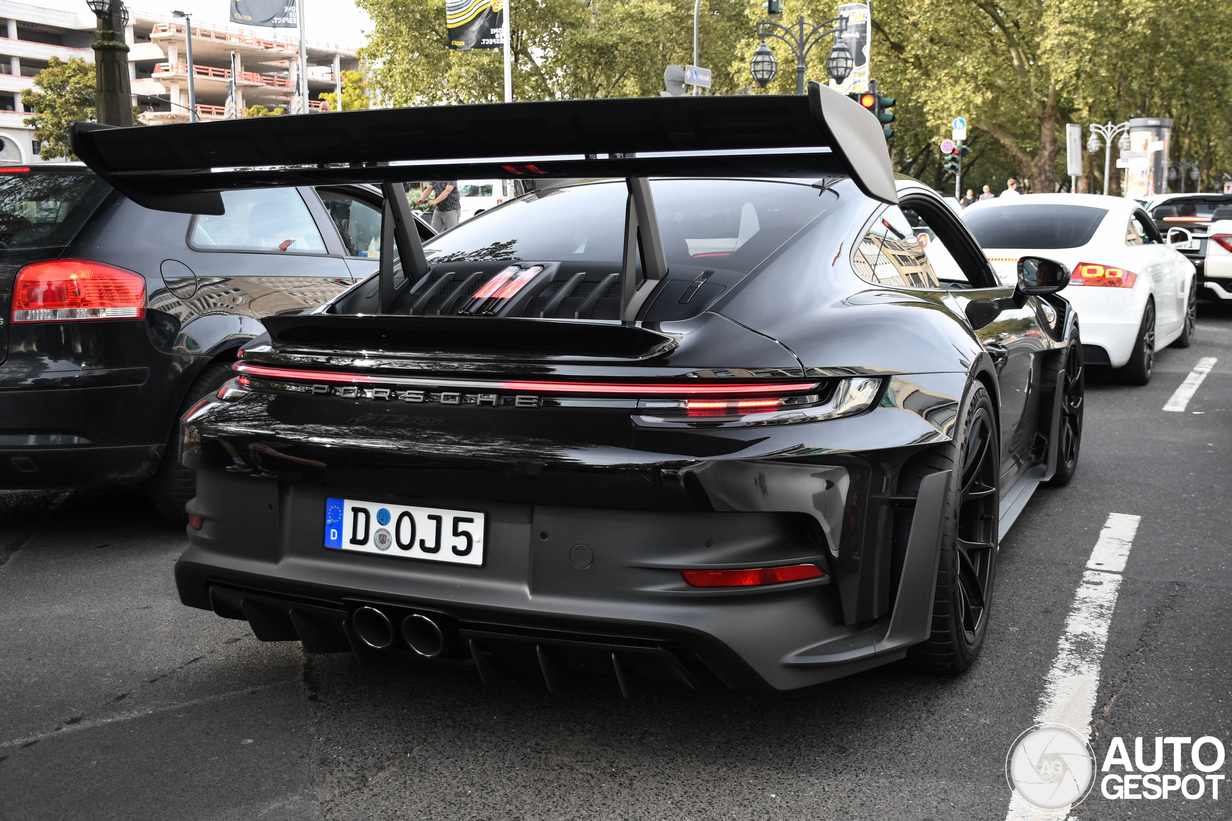 Porsche 992 GT3 RS Weissach Package