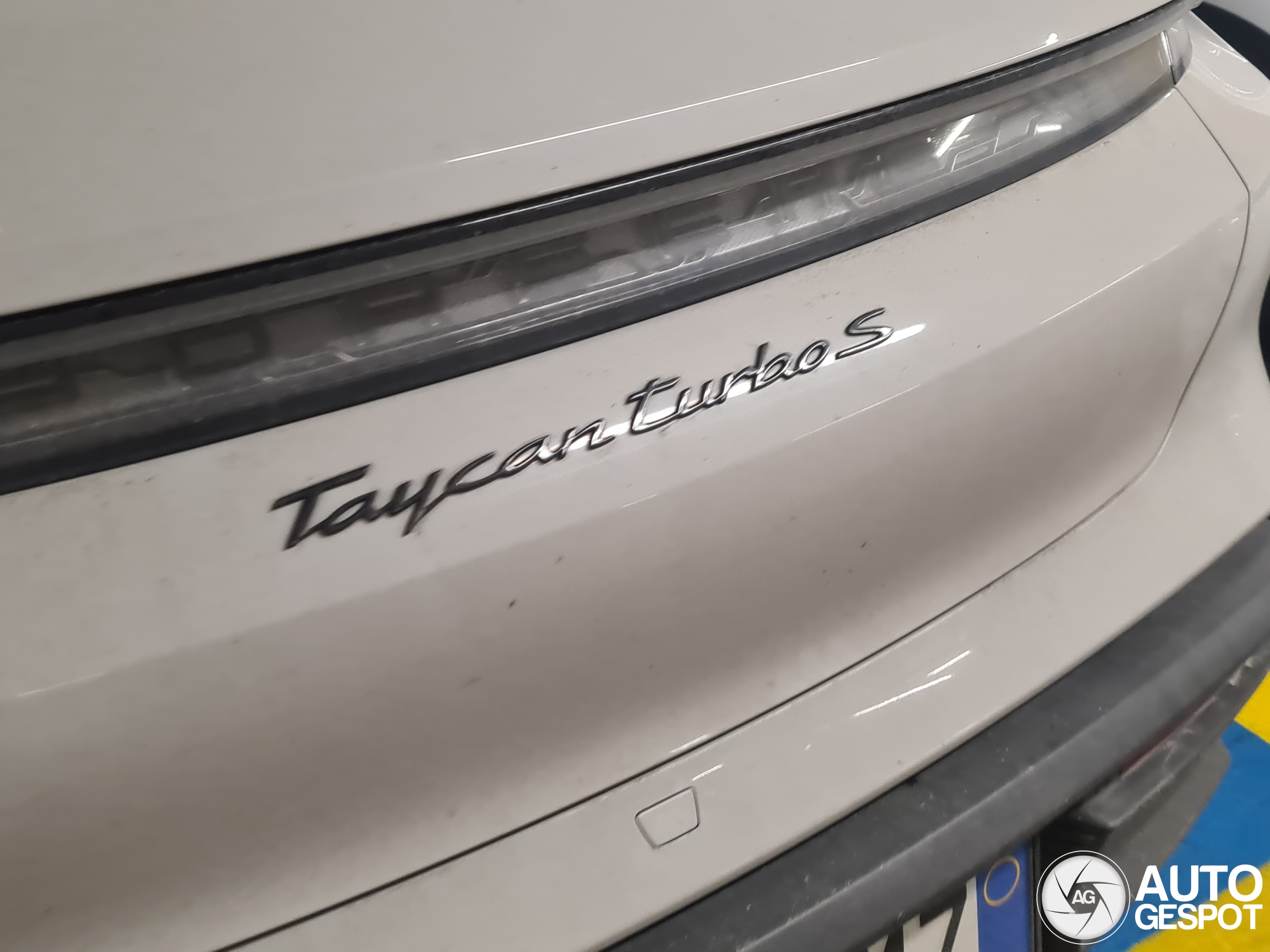 Porsche Taycan Turbo S Cross Turismo