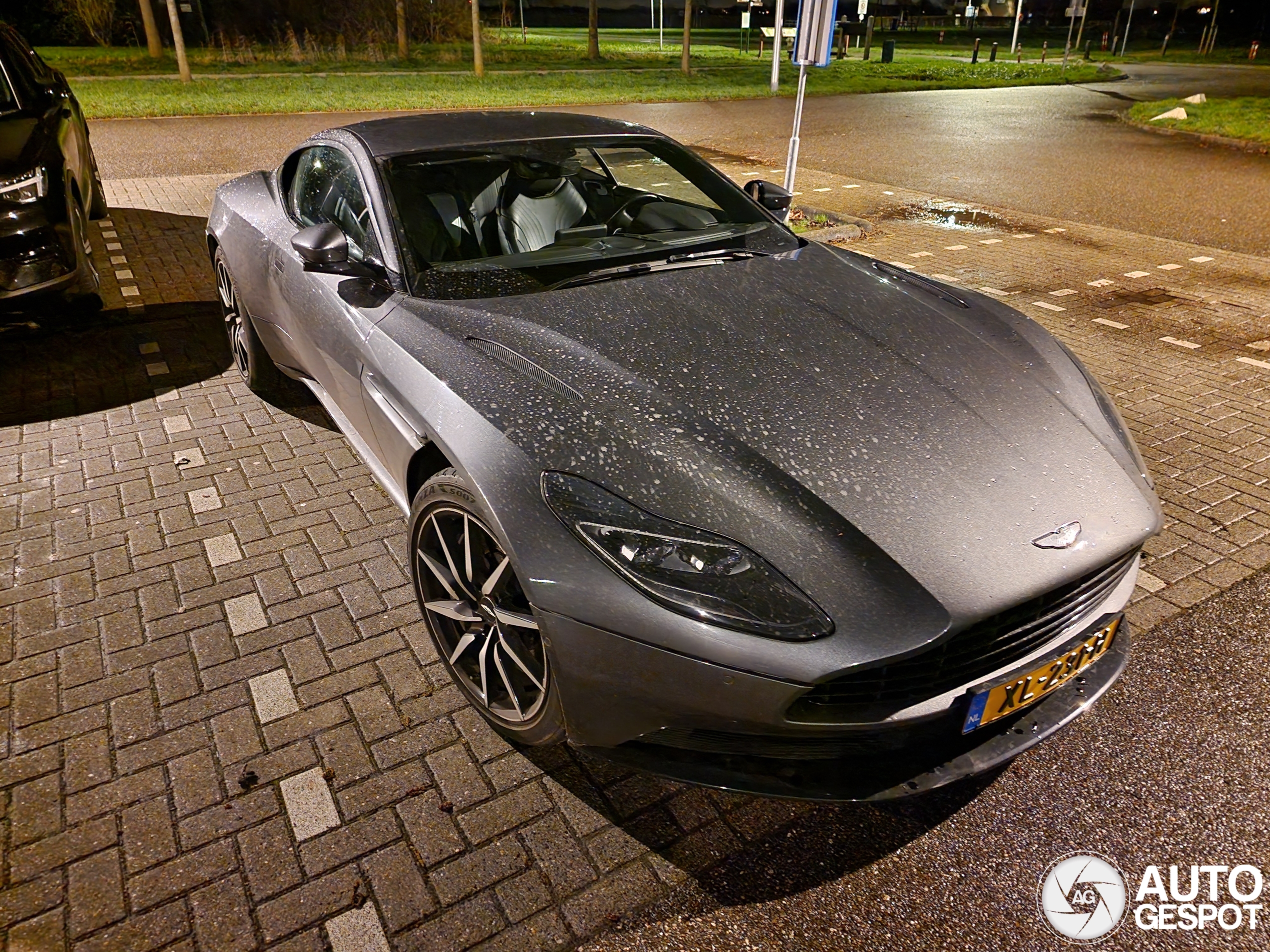 Aston Martin DB11 V8