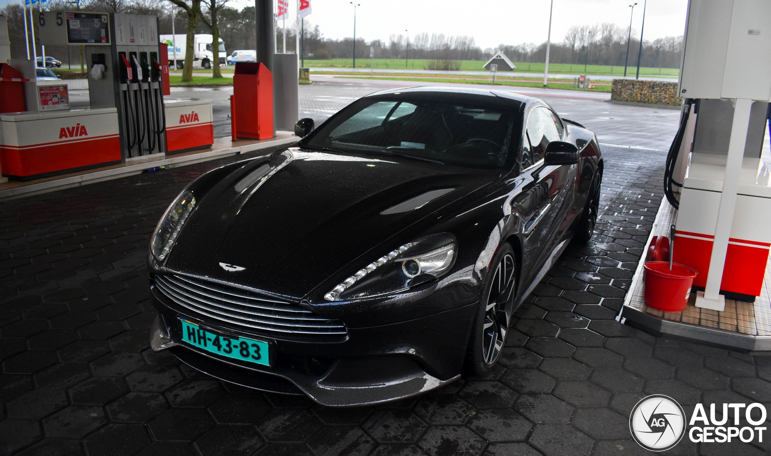 Aston Martin Vanquish 2013