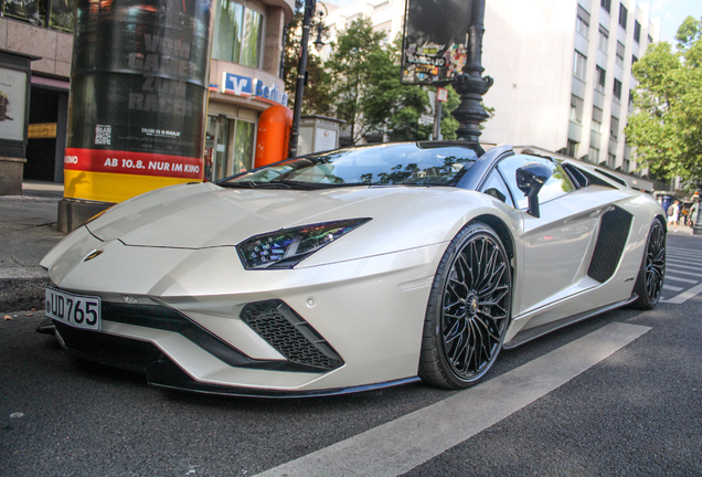 Lamborghini Aventador S LP740-4 Roadster