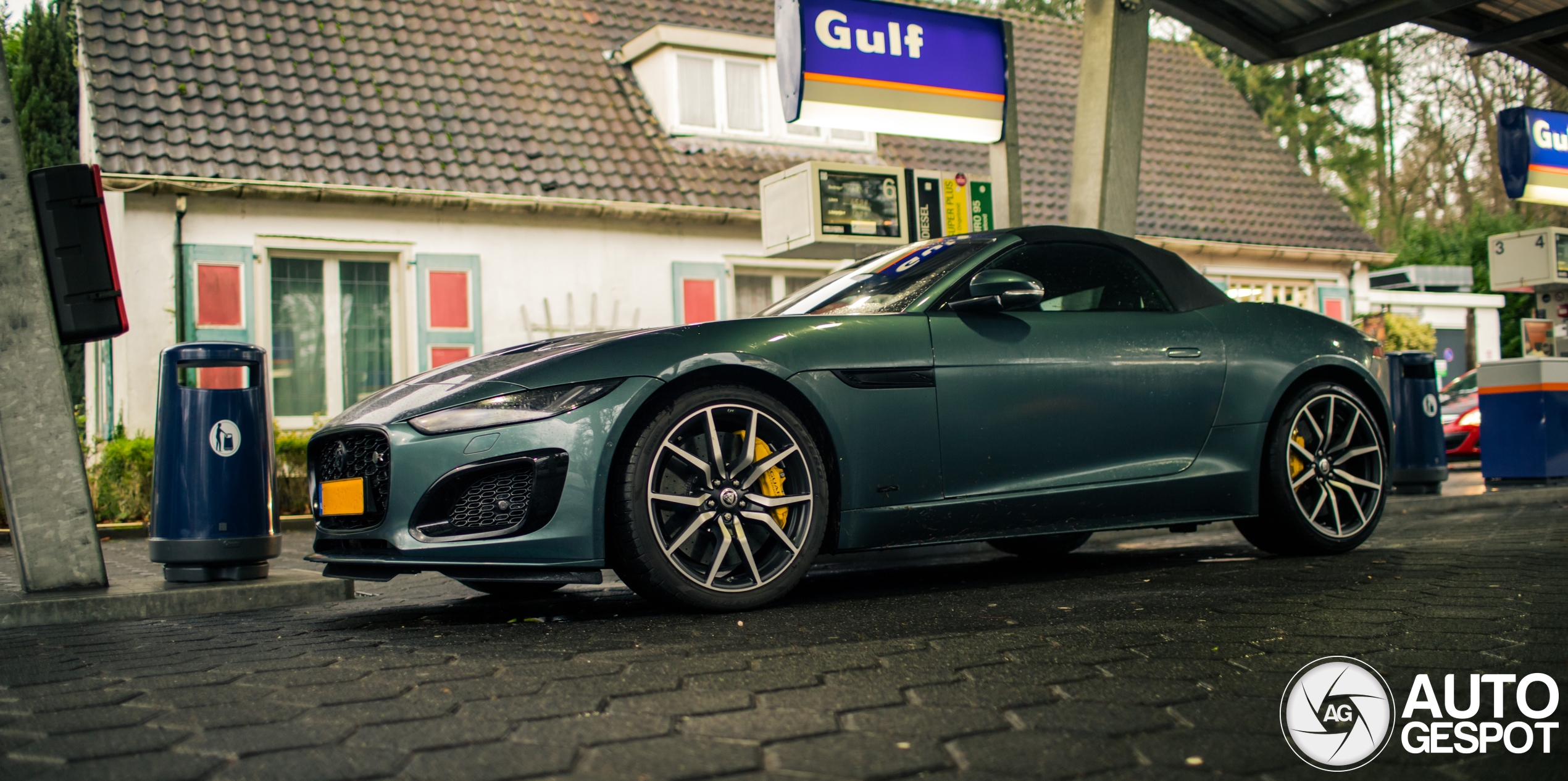 Jaguar F-TYPE P450 75 Convertible