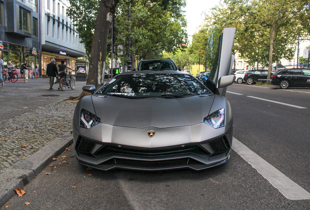 Lamborghini Aventador S LP740-4