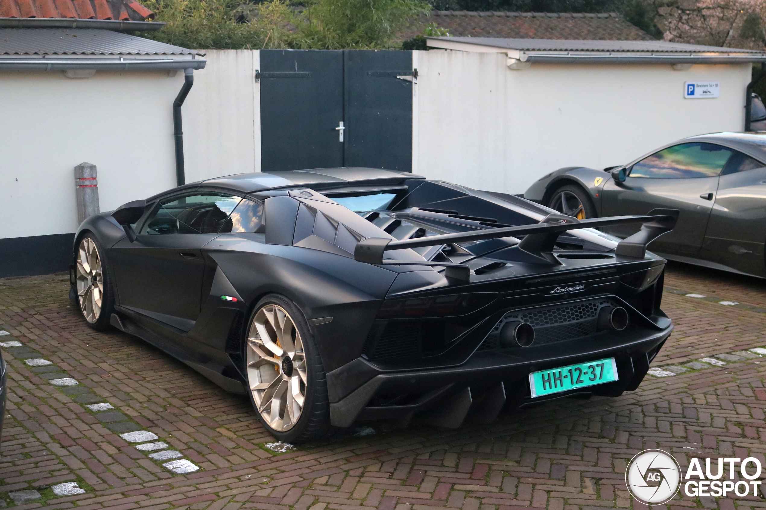 Proefrit rijden met een Lamborghini Aventador SVJ in de winter