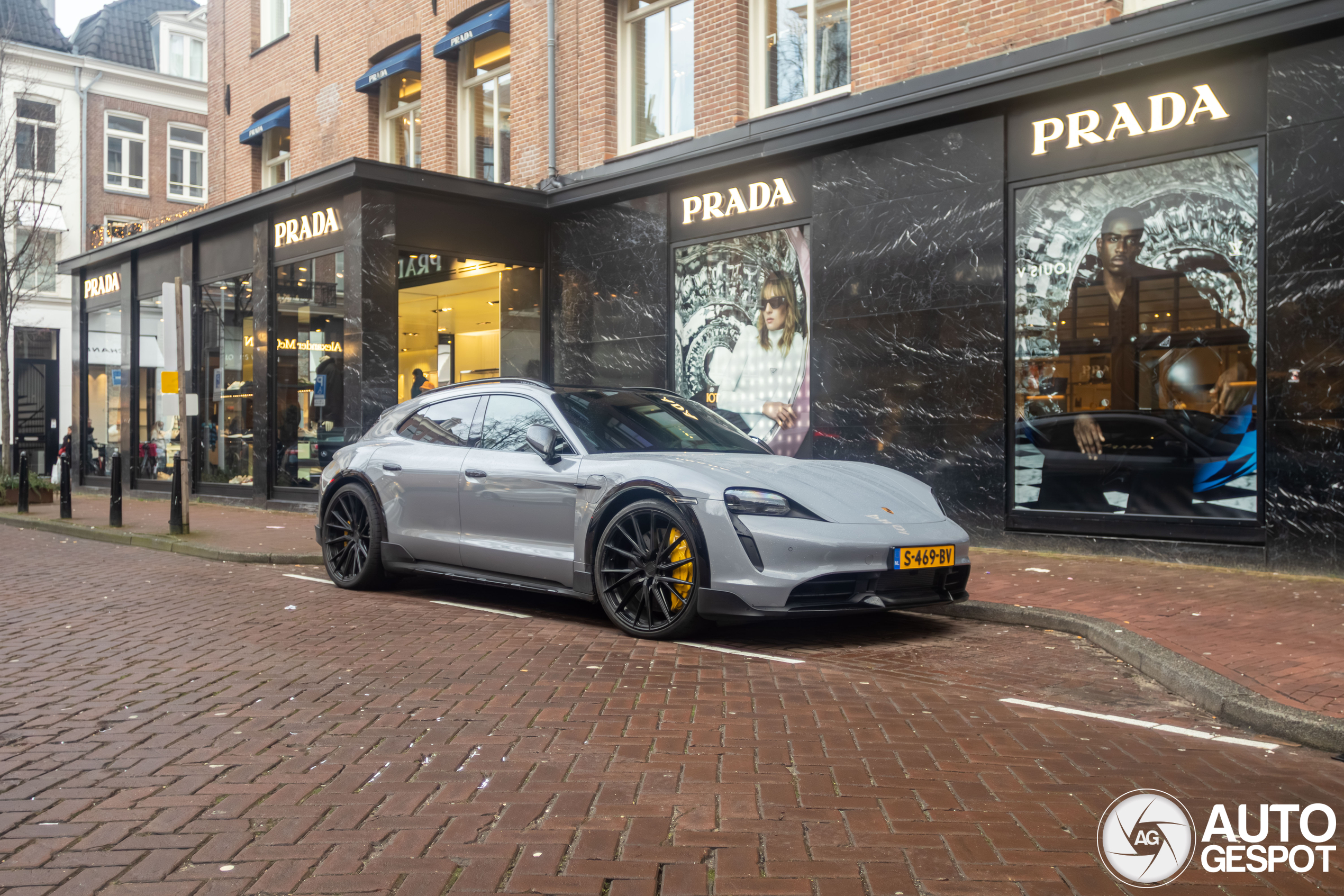 Porsche Taycan Turbo S Cross Turismo