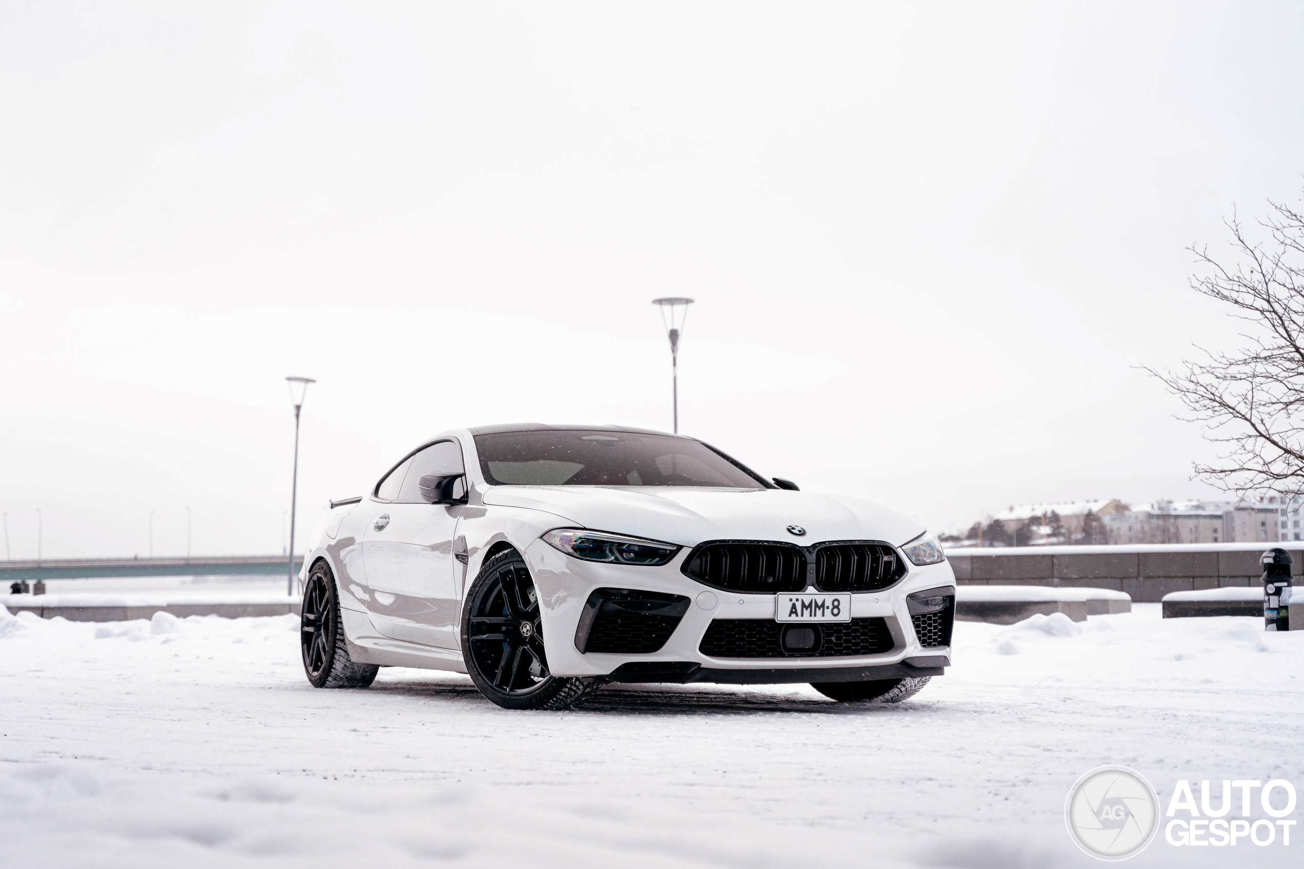 BMW M8 is niet bang voor een beetje sneeuw