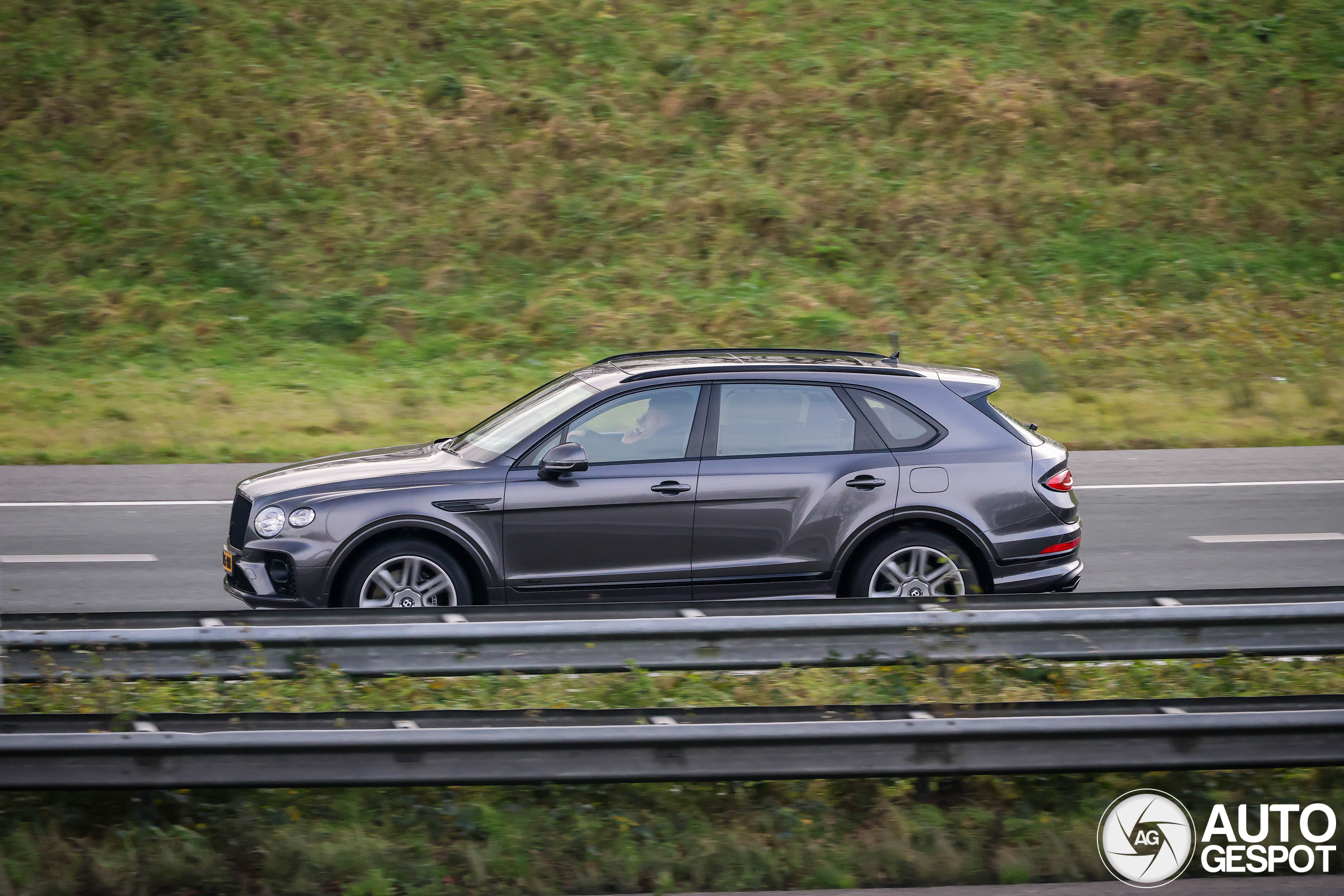 Bentley Bentayga Hybrid Azure