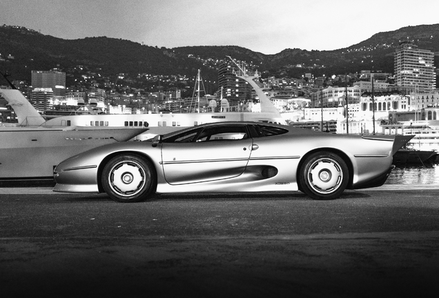 Jaguar XJ220