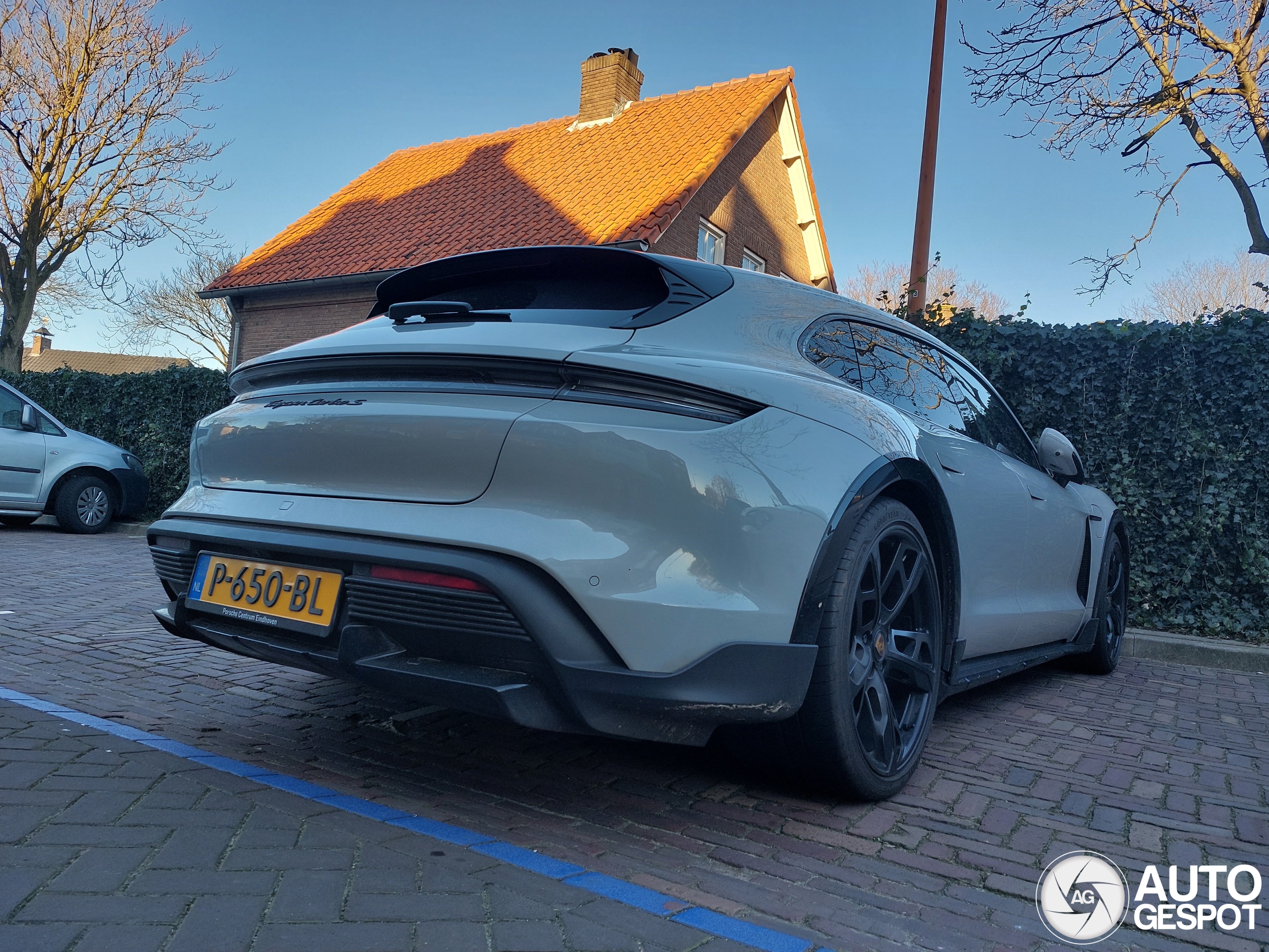 Porsche Taycan Turbo S Cross Turismo