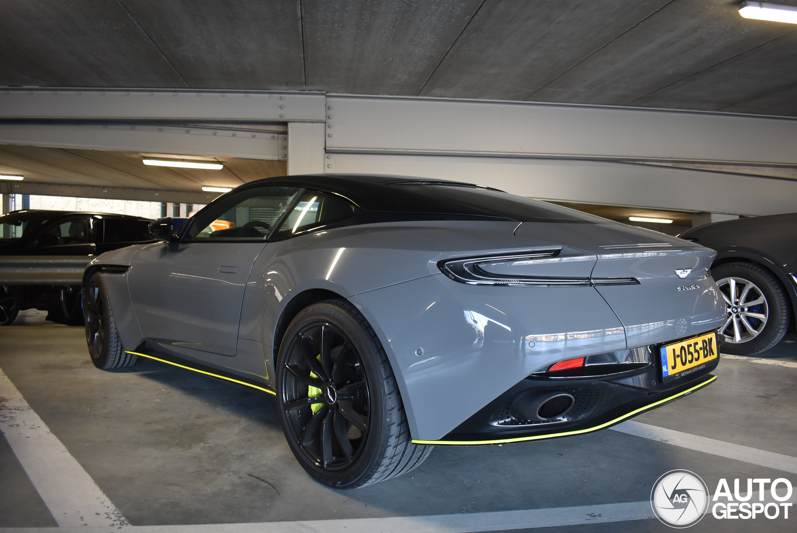 Aston Martin DB11 AMR