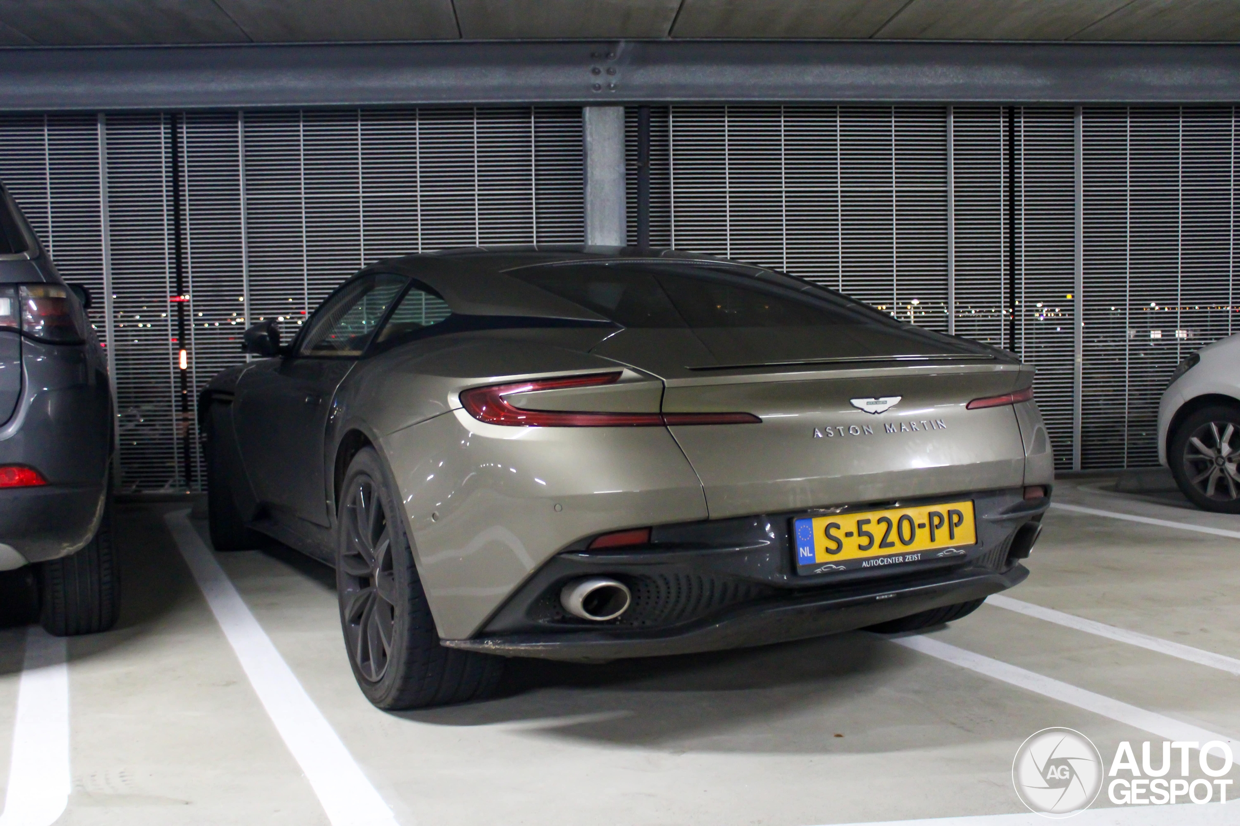 Aston Martin DB11 V8