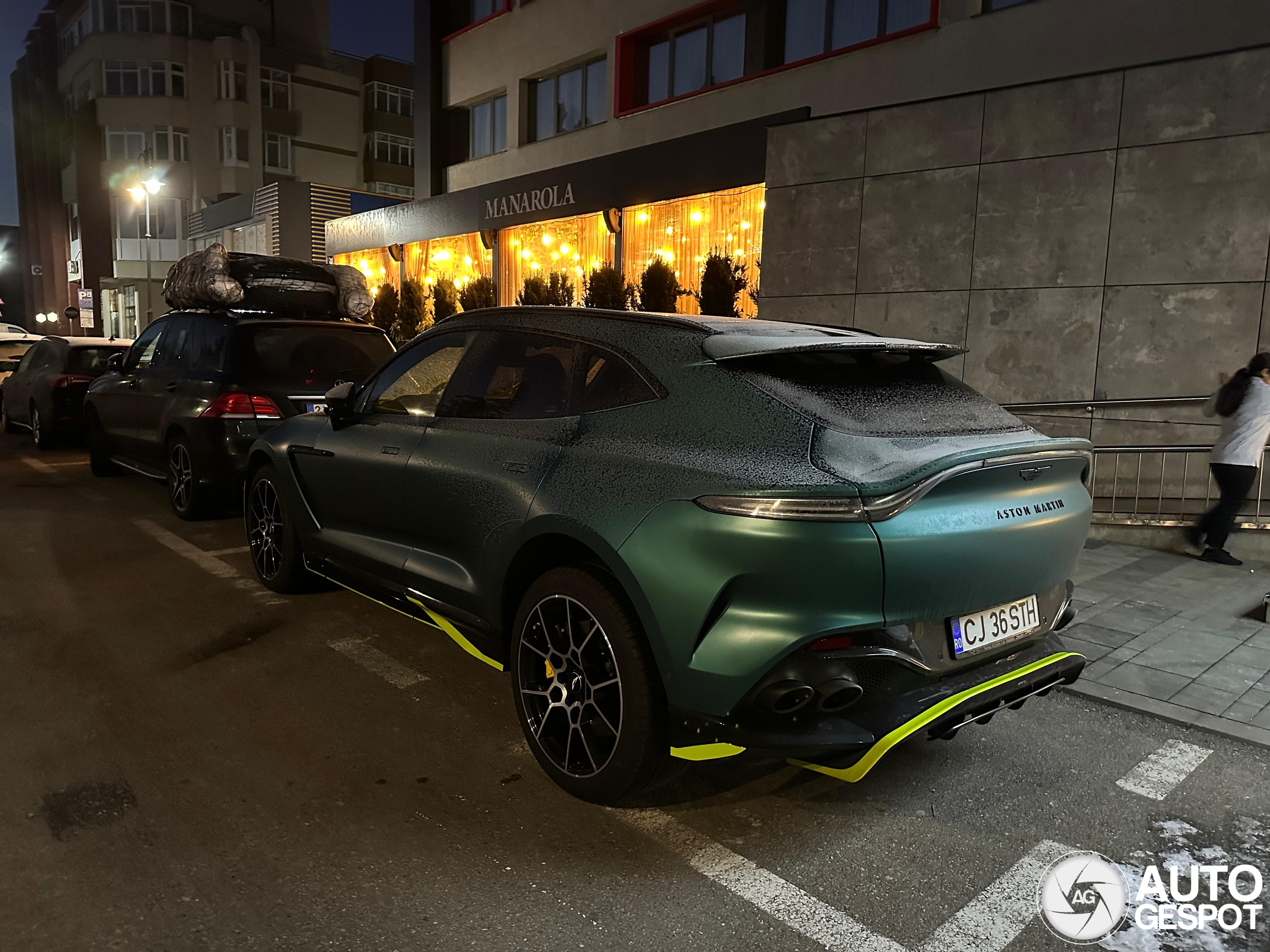 Aston Martin DBX707