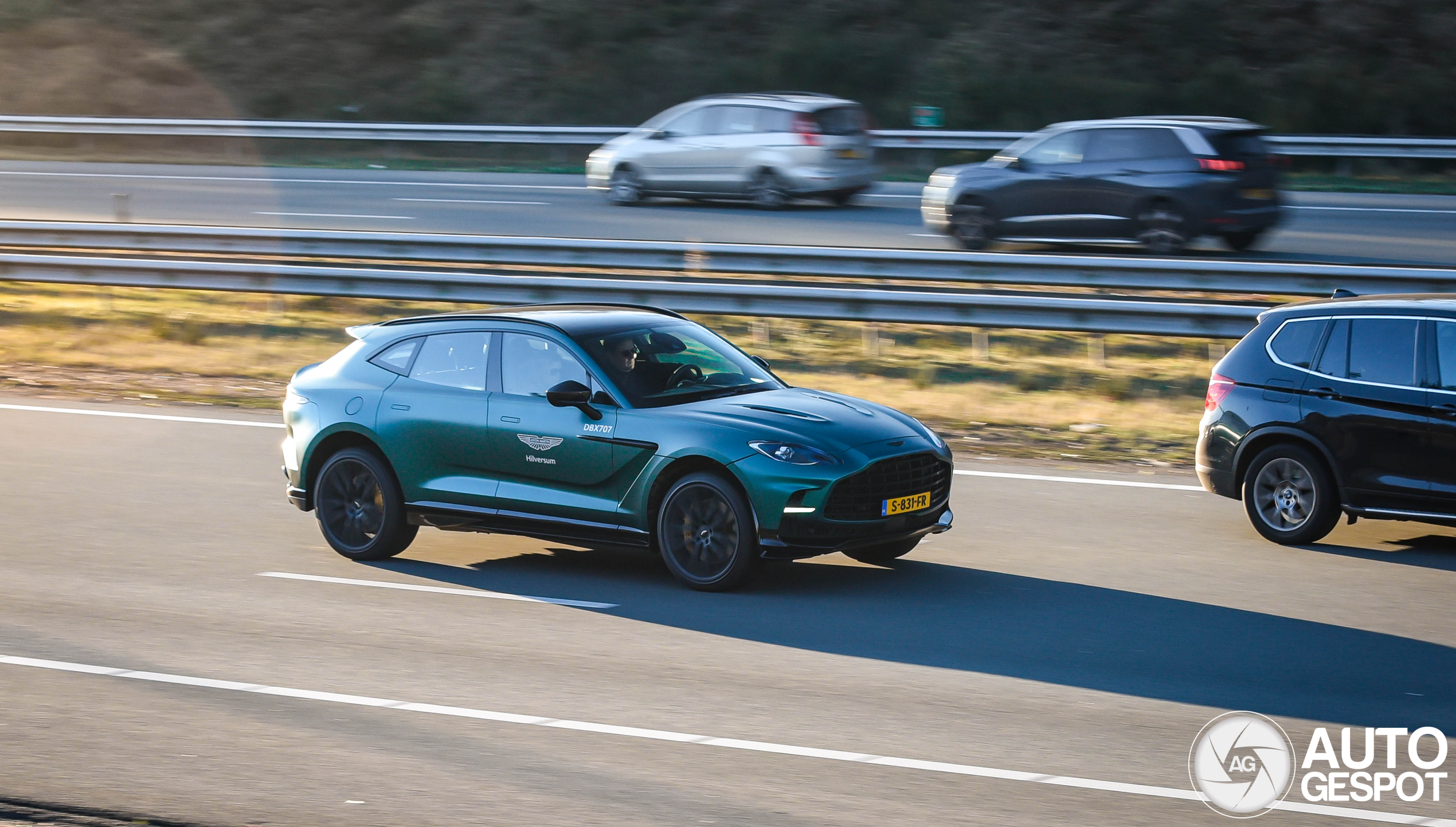 Aston Martin DBX707