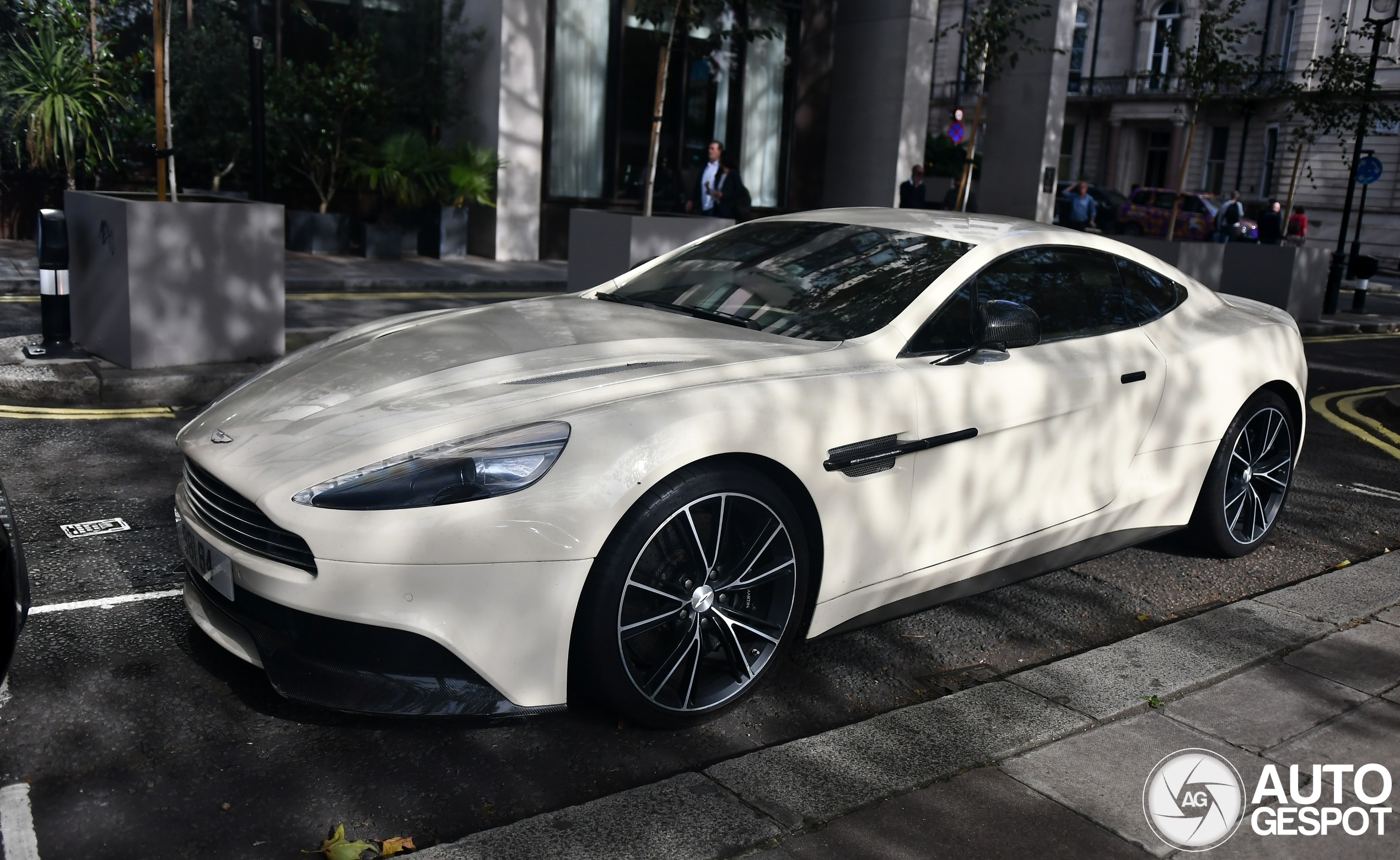 Aston Martin Vanquish 2013