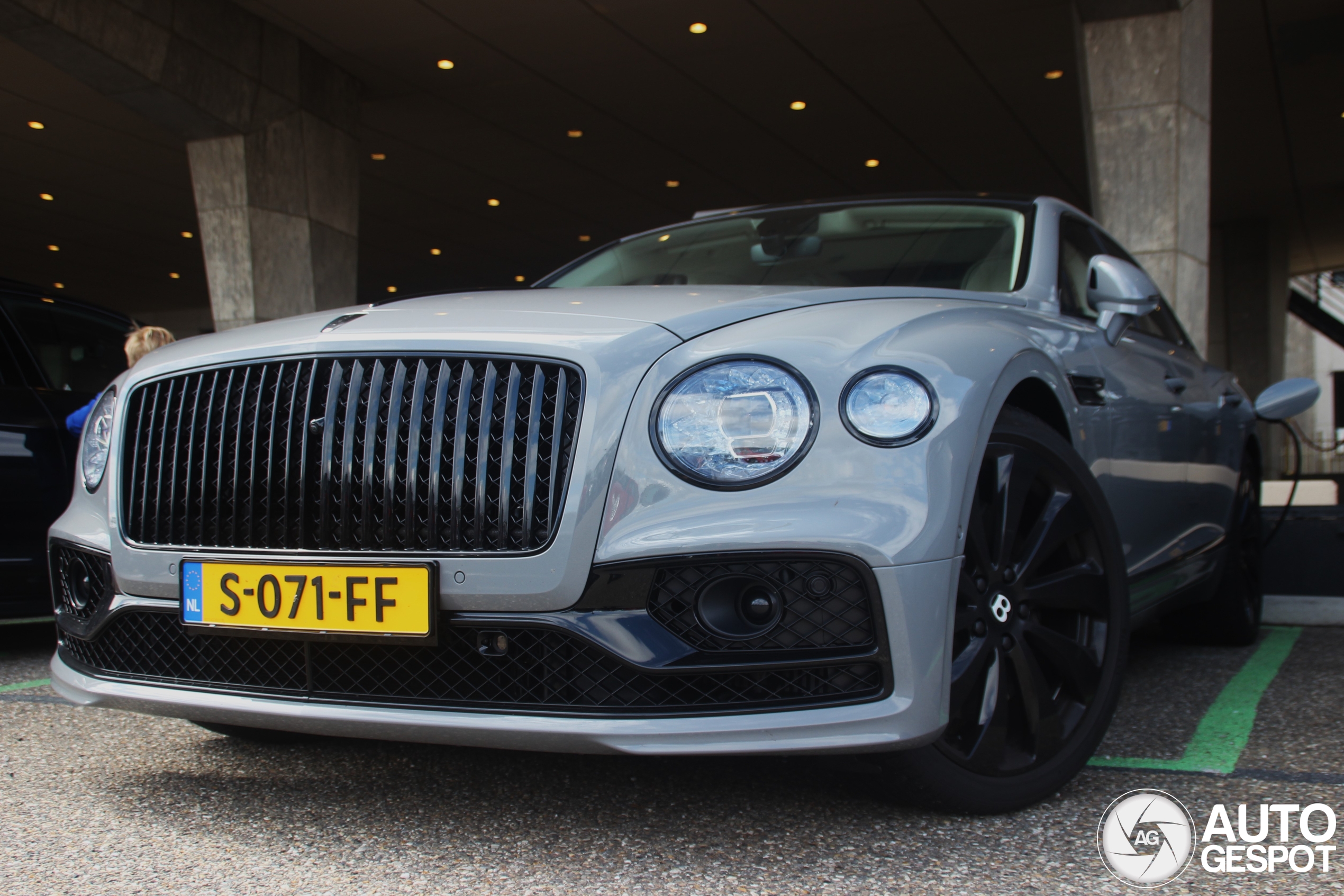 Bentley Flying Spur Hybrid