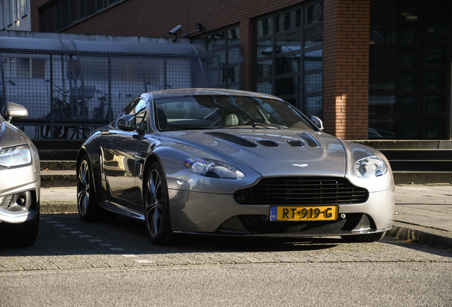 Aston Martin V12 Vantage