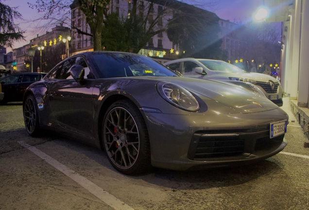 Porsche 992 Carrera 4S