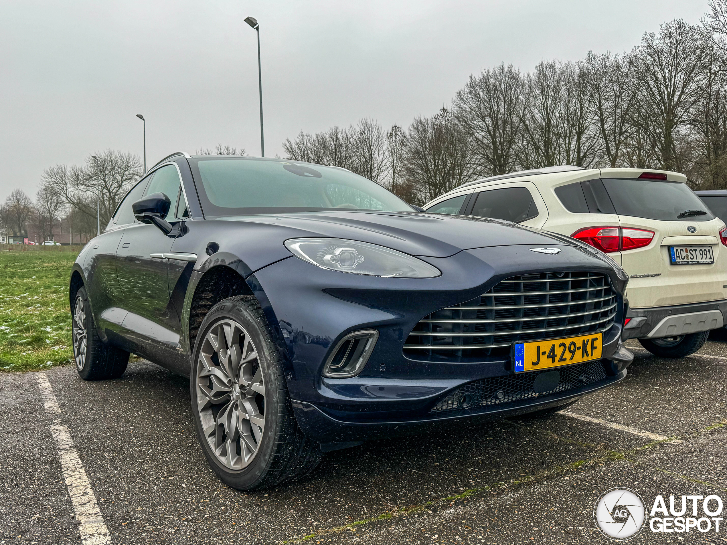 Aston Martin DBX