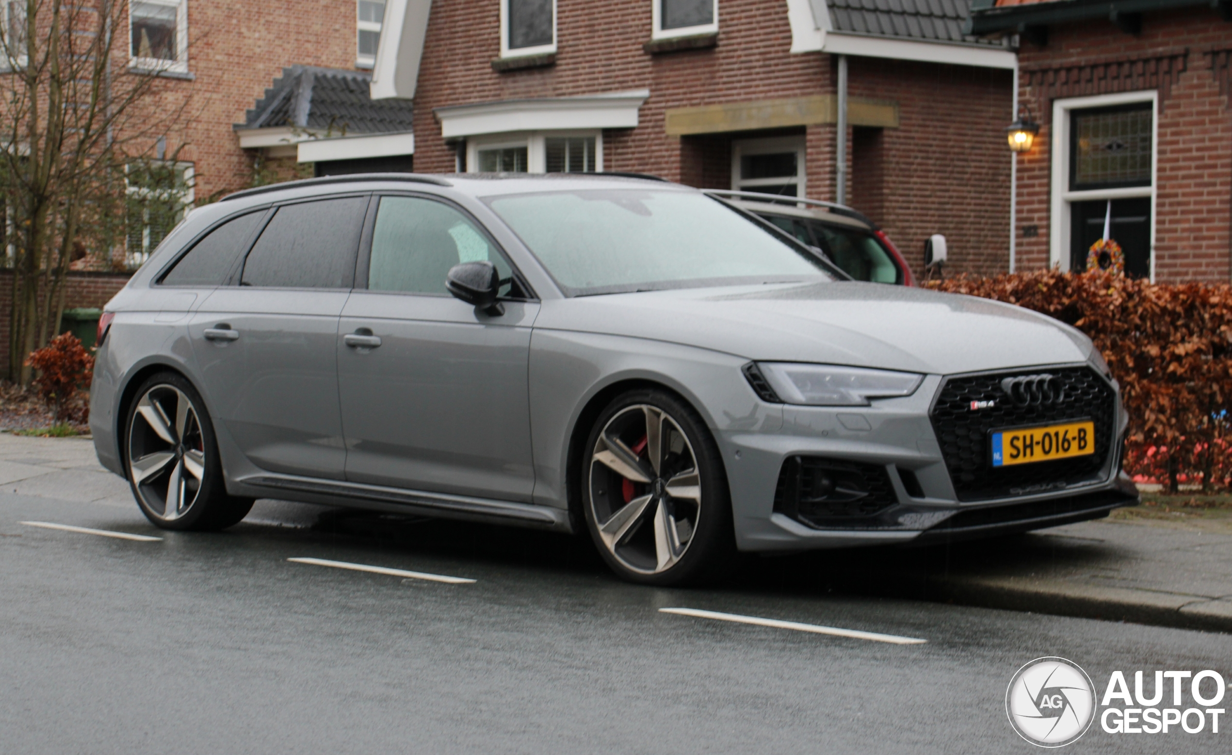 Audi RS4 Avant B9