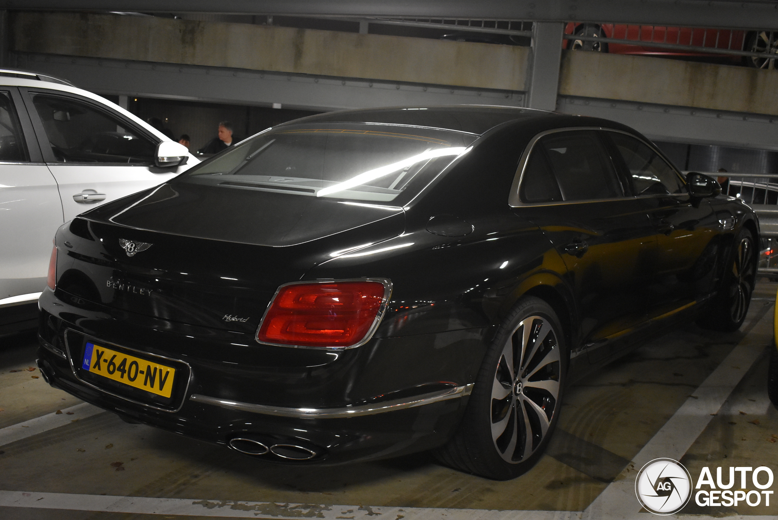 Bentley Flying Spur Hybrid Azure