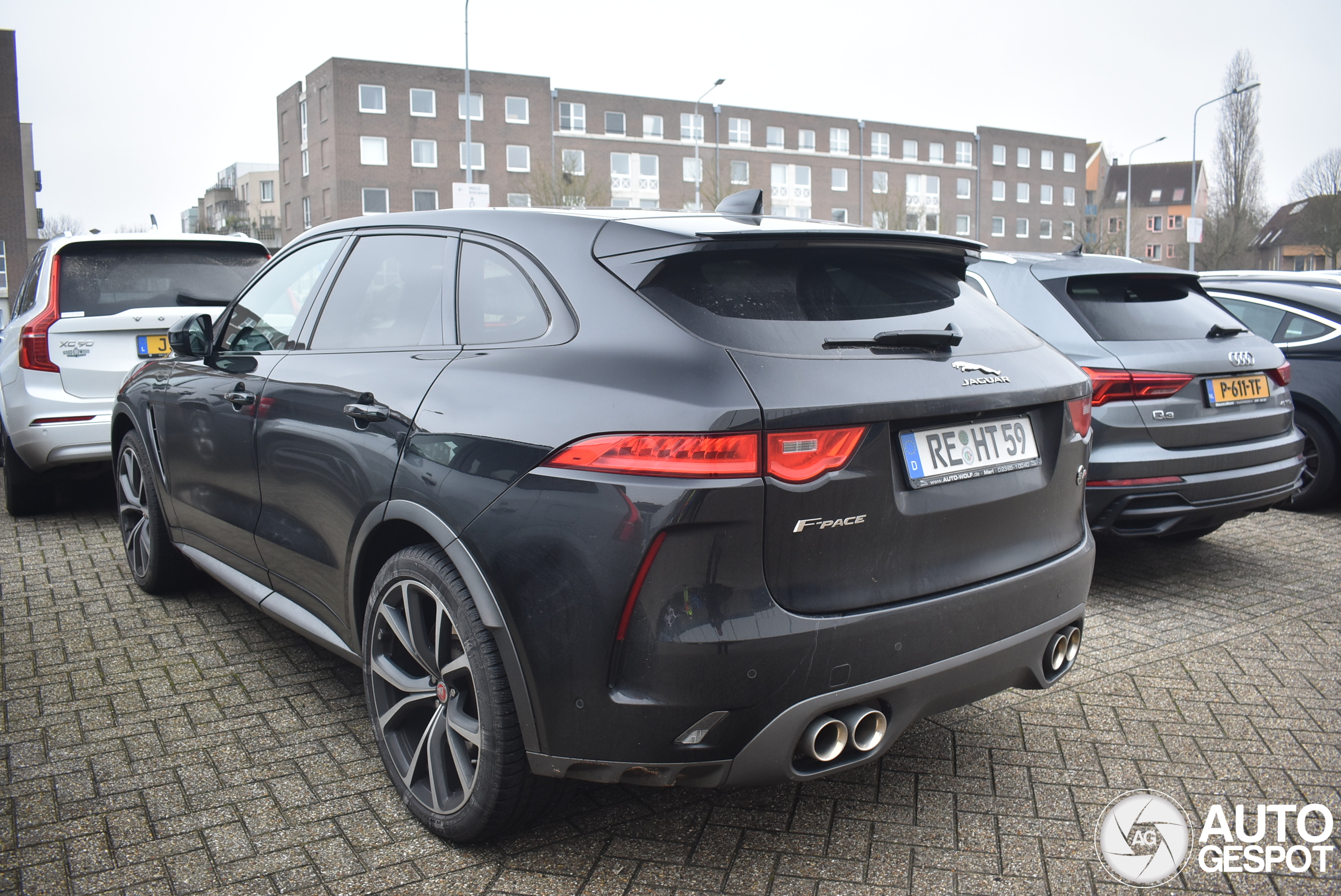 Jaguar F-PACE SVR