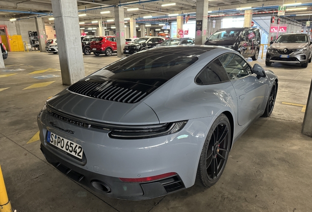 Porsche 992 Carrera 4 GTS