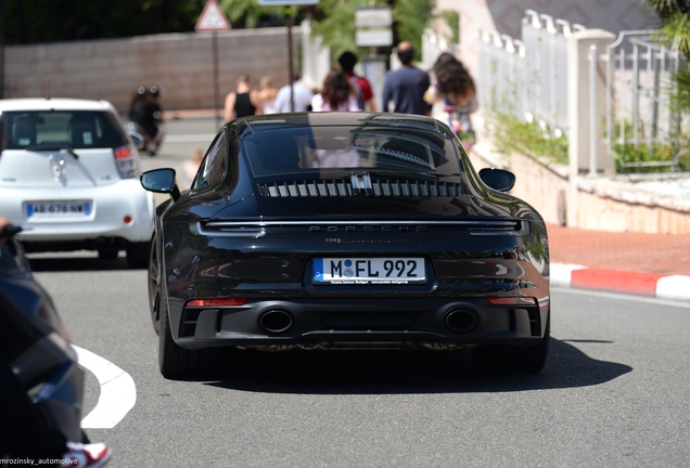 Porsche 992 Carrera 4 GTS