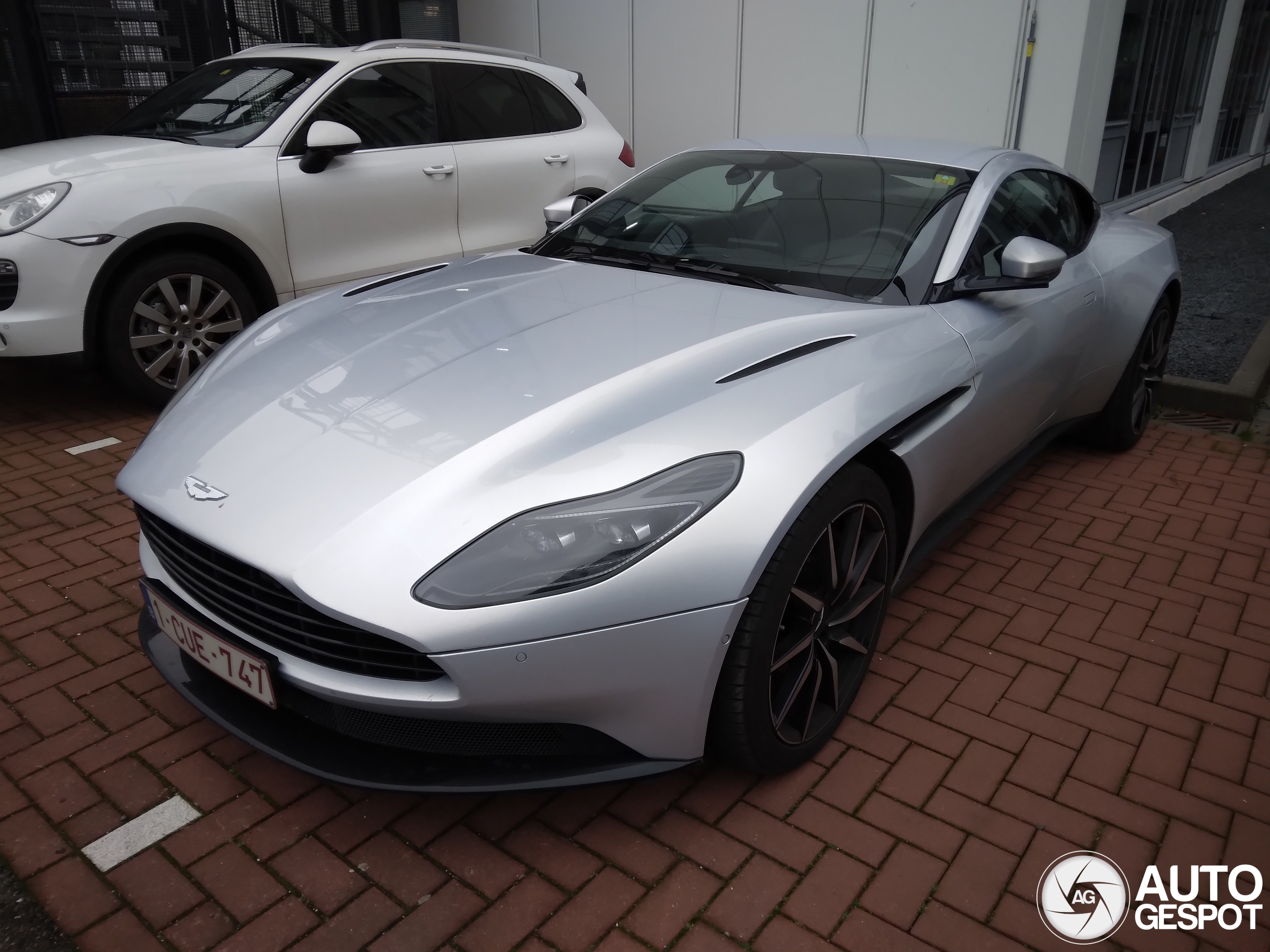 Aston Martin DB11 V8