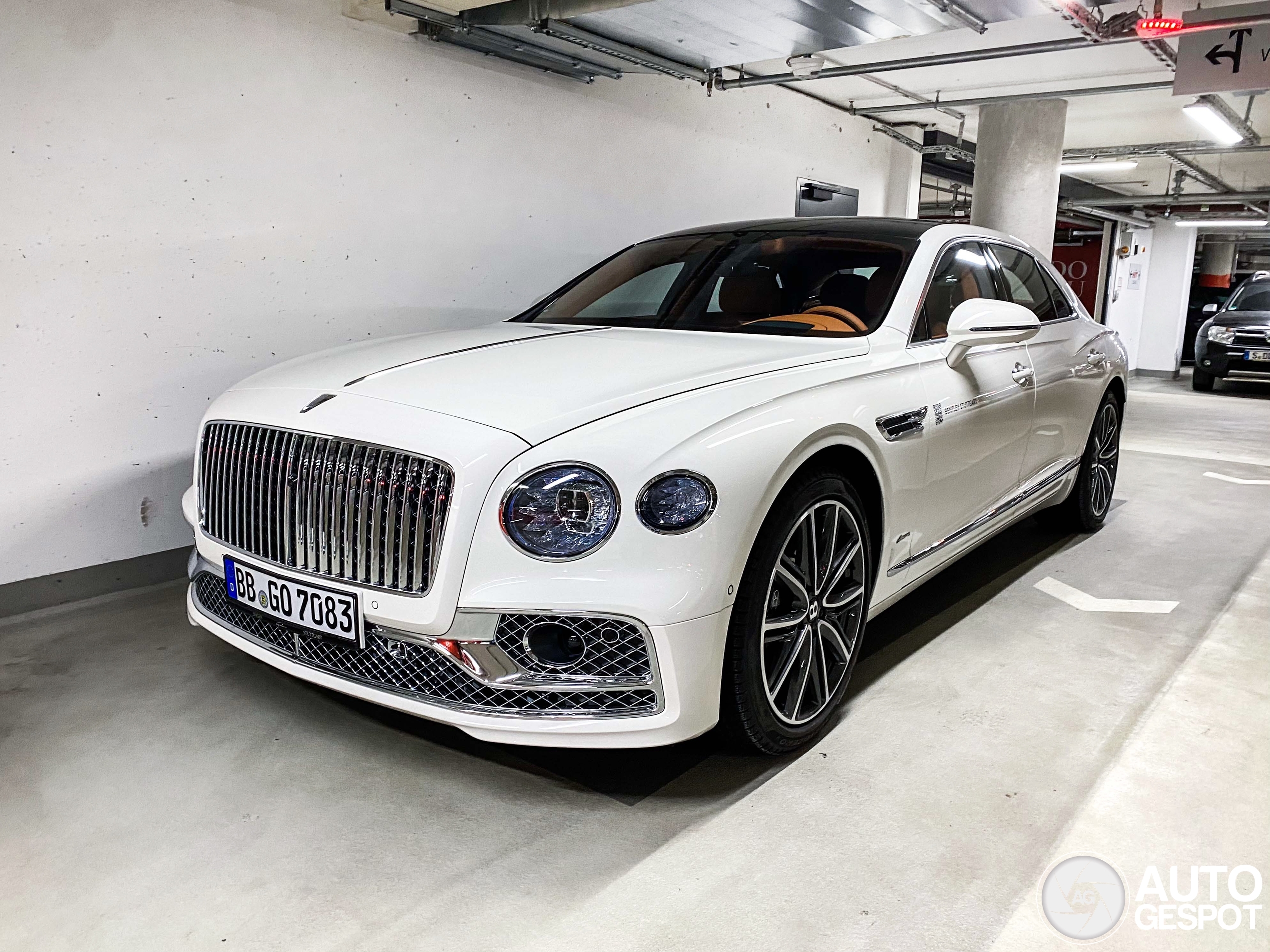 Bentley Flying Spur Hybrid Azure