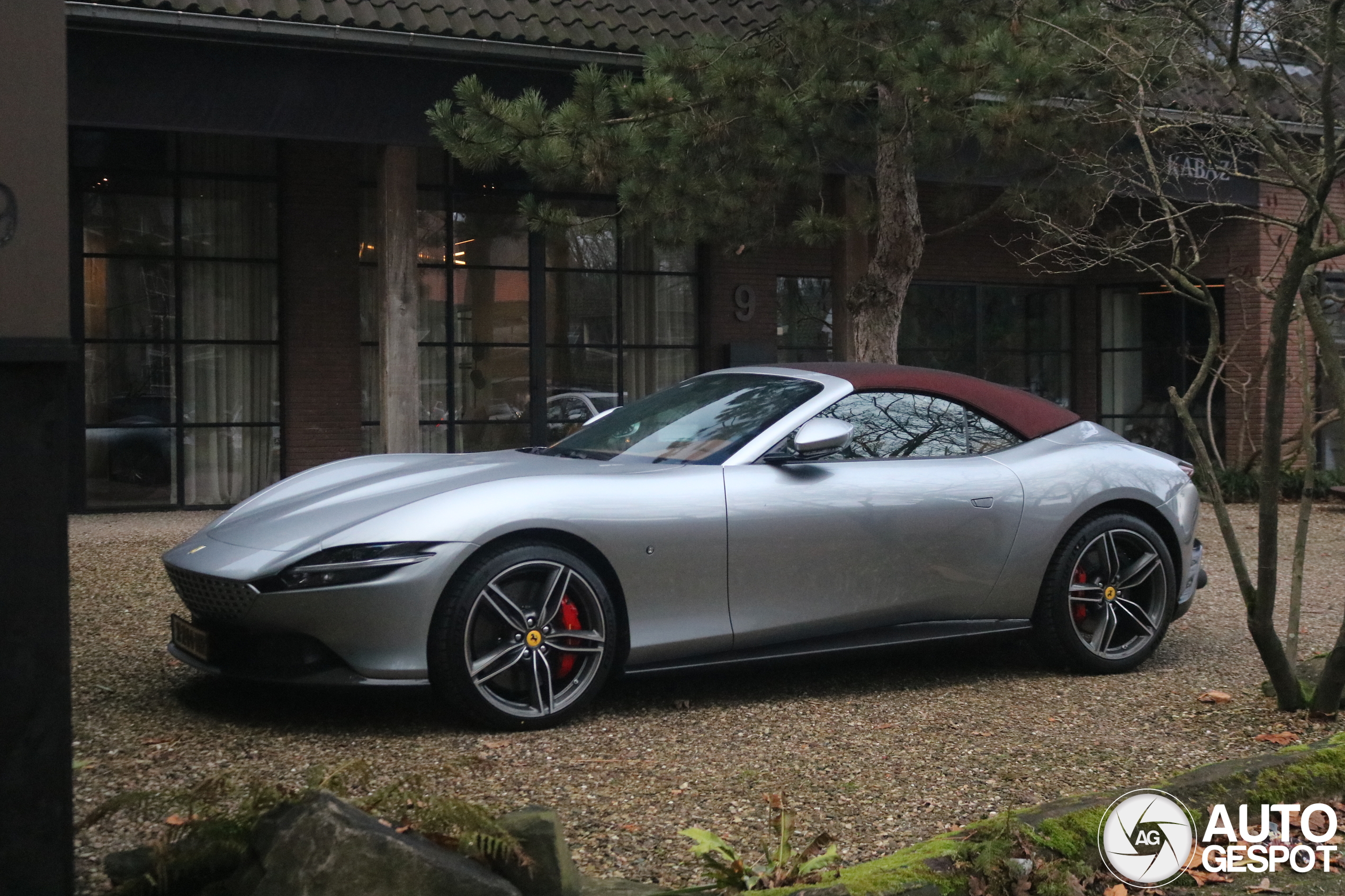 Dit is de eerste Ferrari Roma Spider!