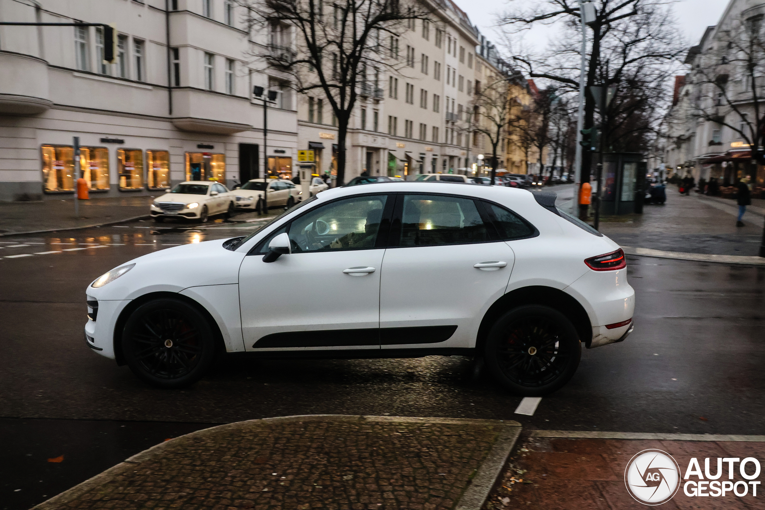 Porsche 95B Macan Turbo