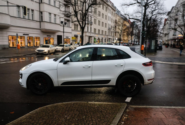 Porsche 95B Macan Turbo