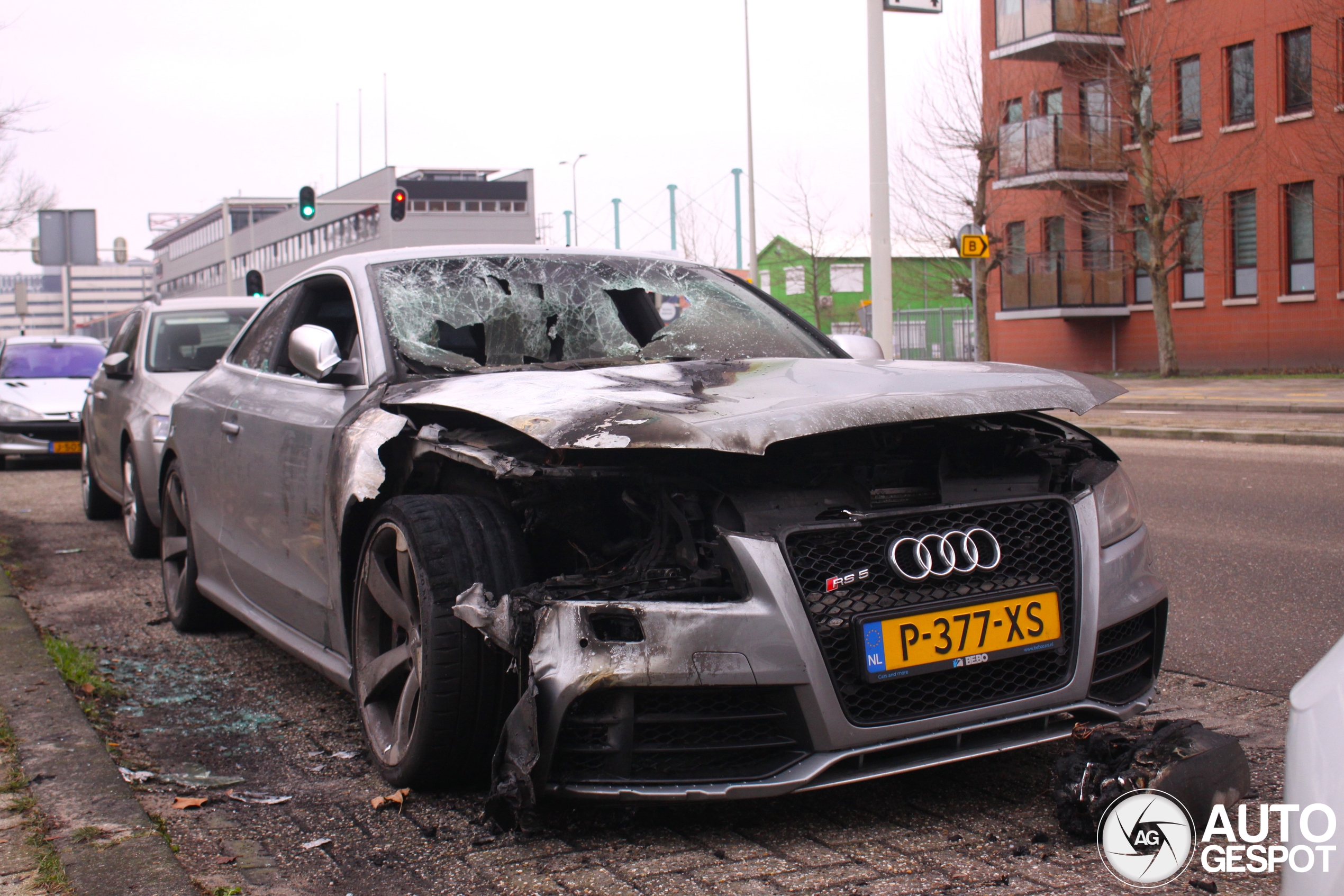 Audi RS5 burns down in Den Haag