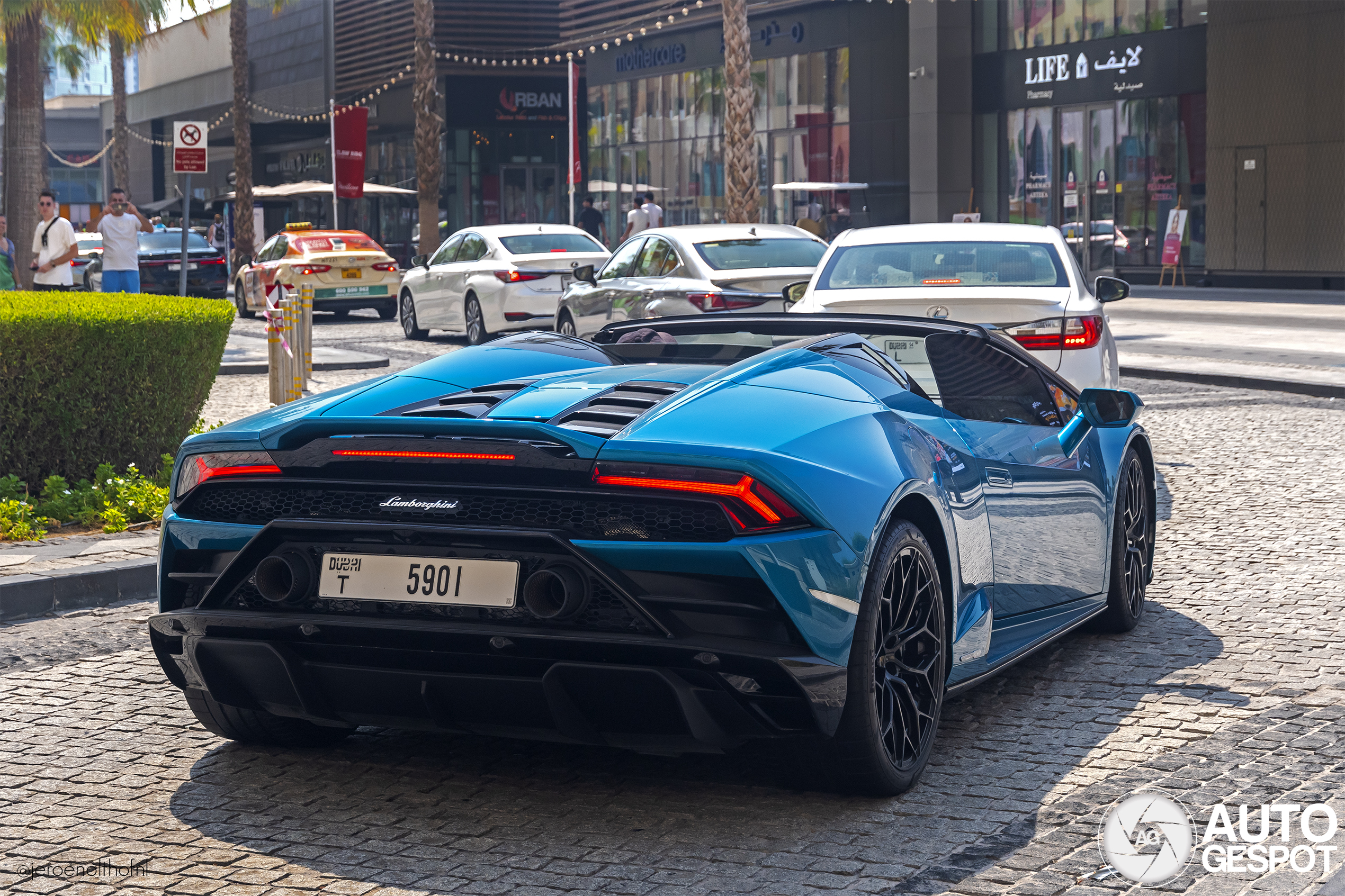 Bloedmooie Lamborghini Huracan straalt in Dubai