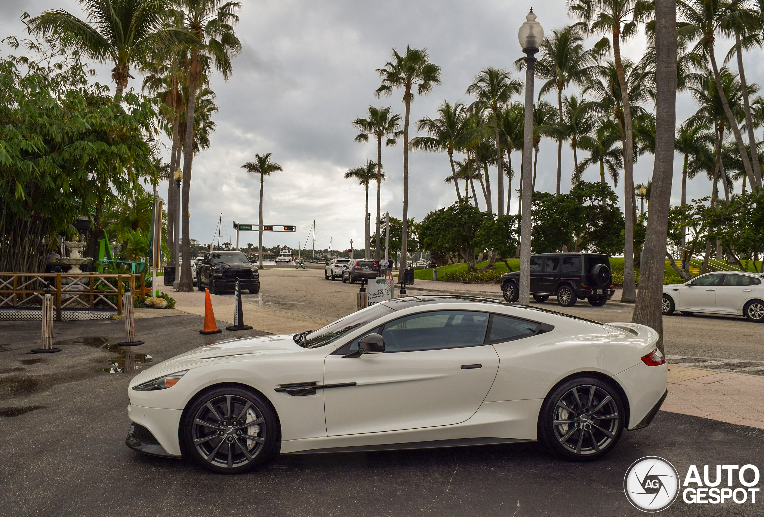 Aston Martin Vanquish 2013