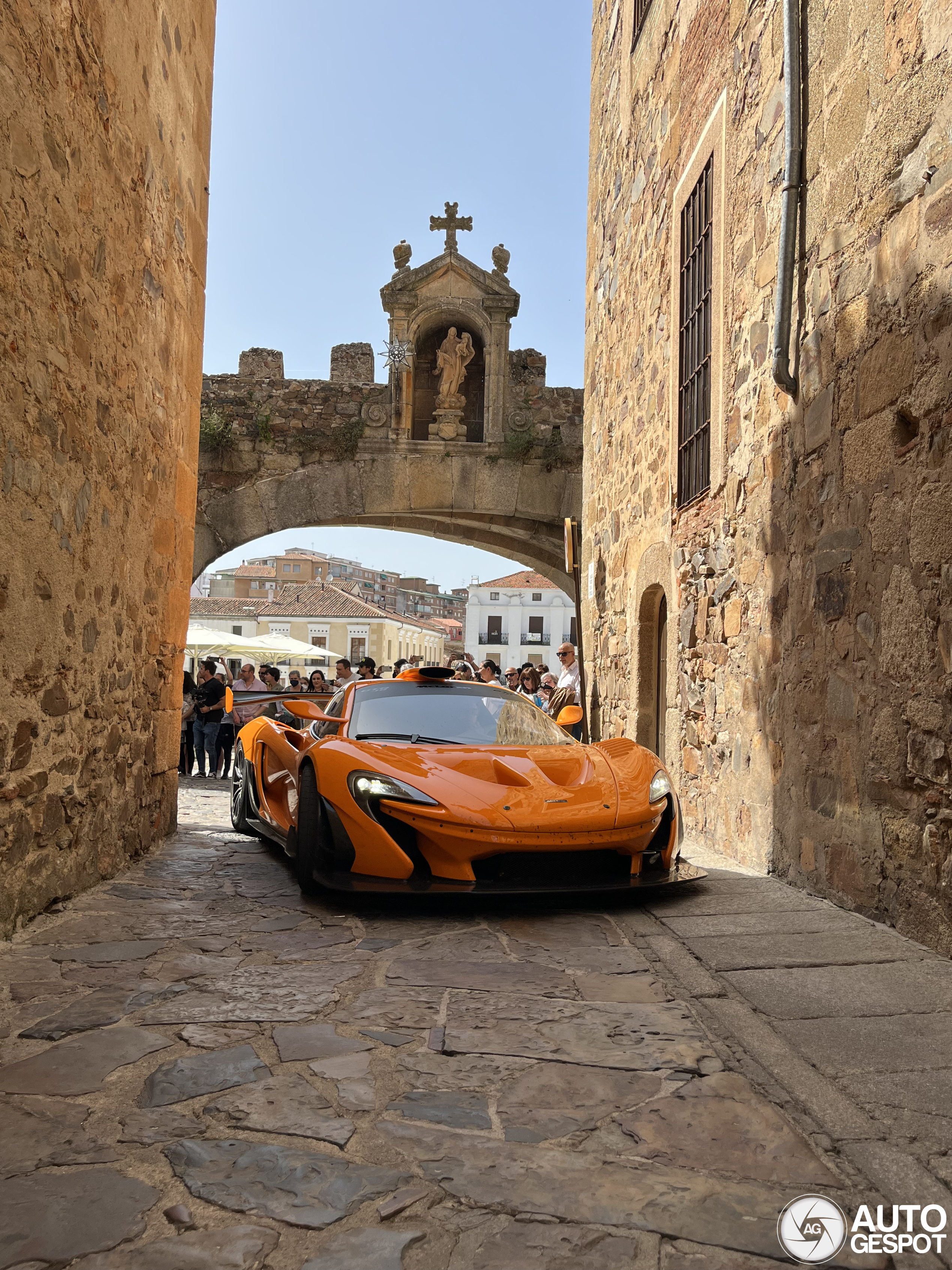 McLaren P1 GTR-18 is een raceauto voor de openbare weg