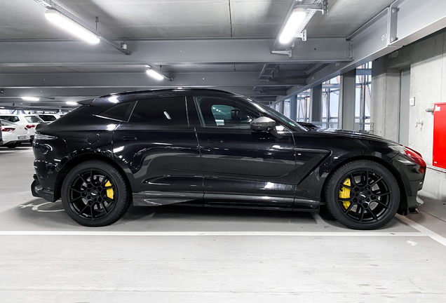 Aston Martin DBX707