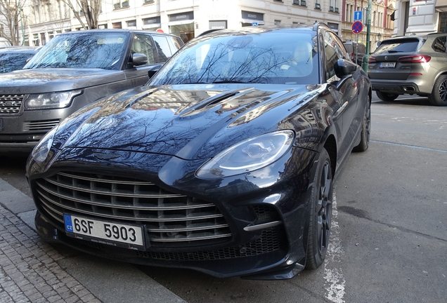 Aston Martin DBX707