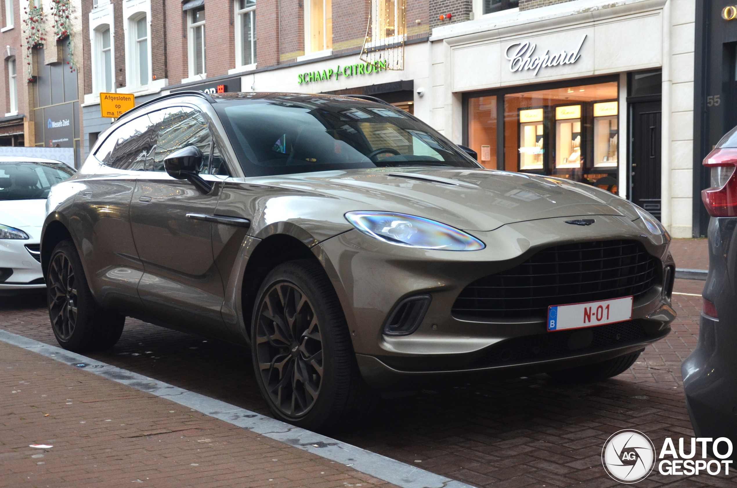 Aston Martin DBX