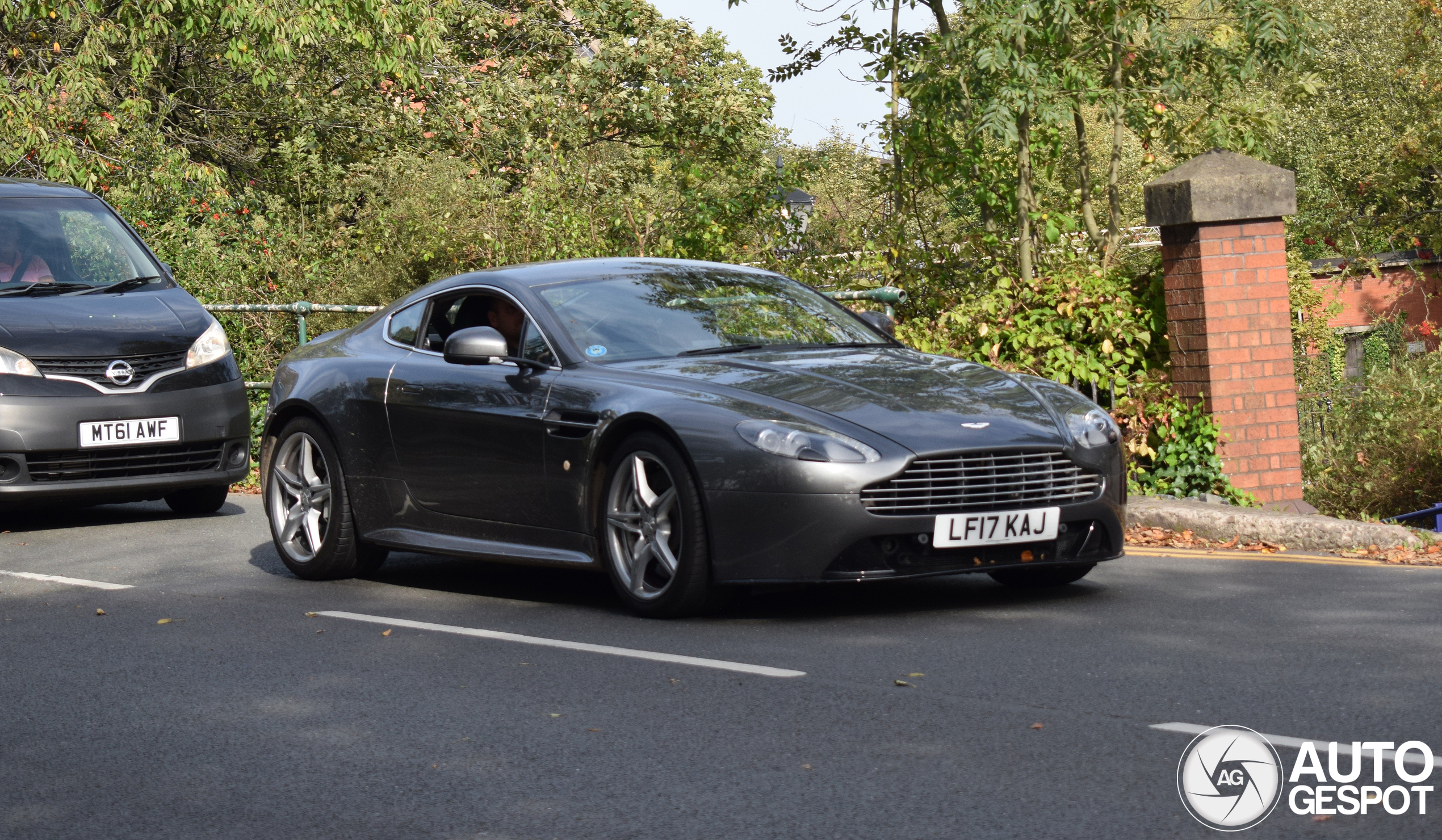 Aston Martin V8 Vantage 2012