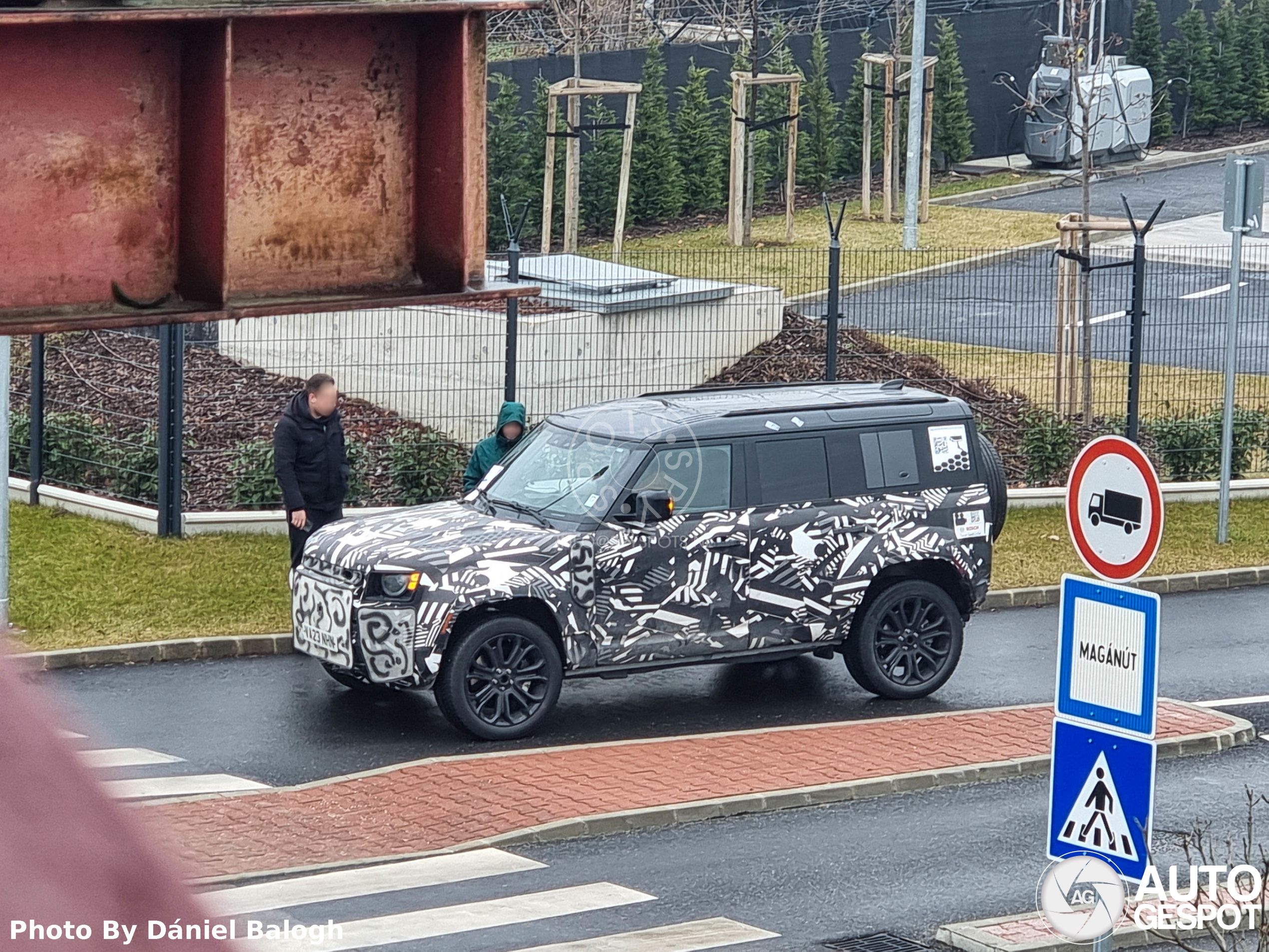 Land Rover Defender Octa