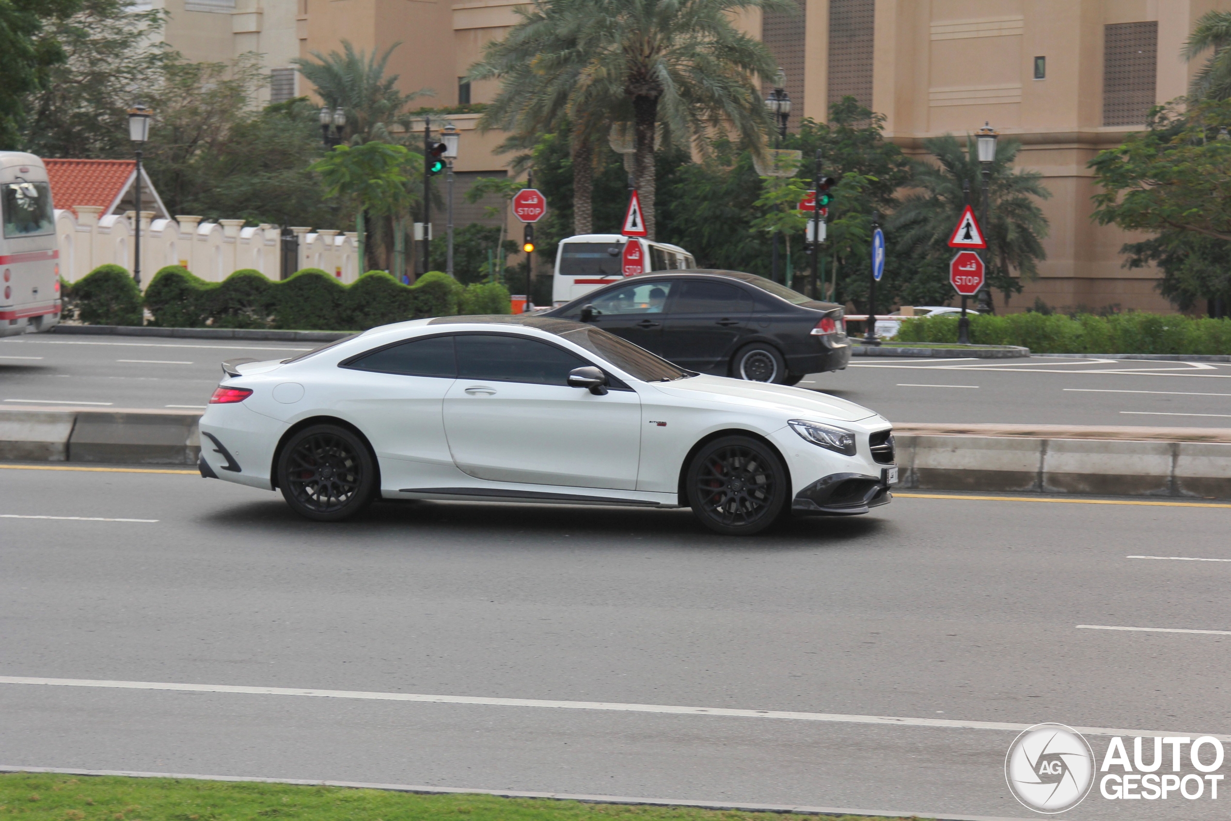 Brabus S 900 Rocket rolt door Doha