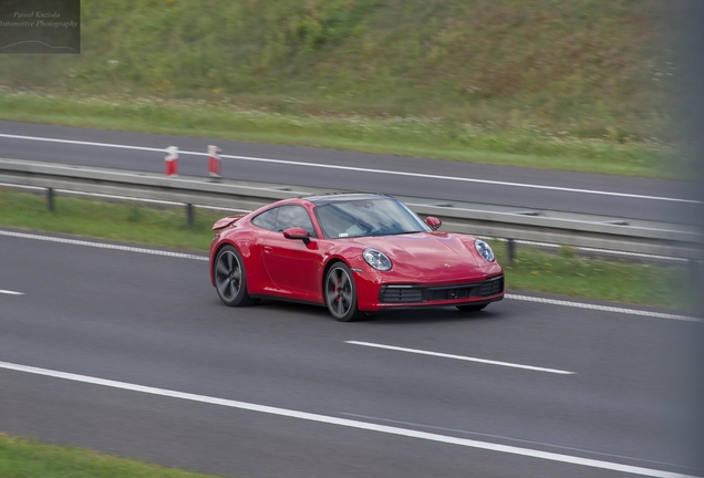 Porsche 992 Carrera 4S