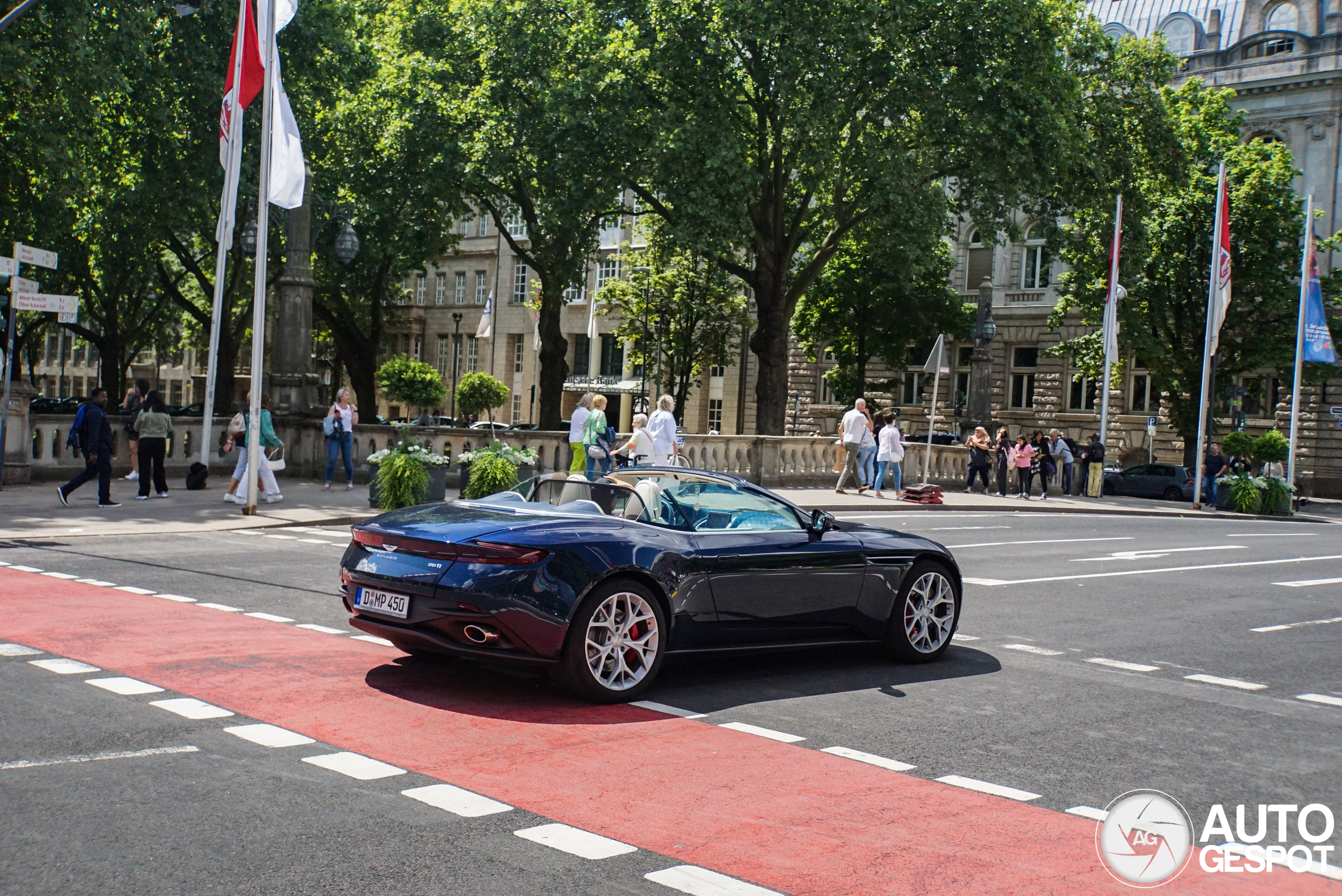 Aston Martin DB11 V8 Volante