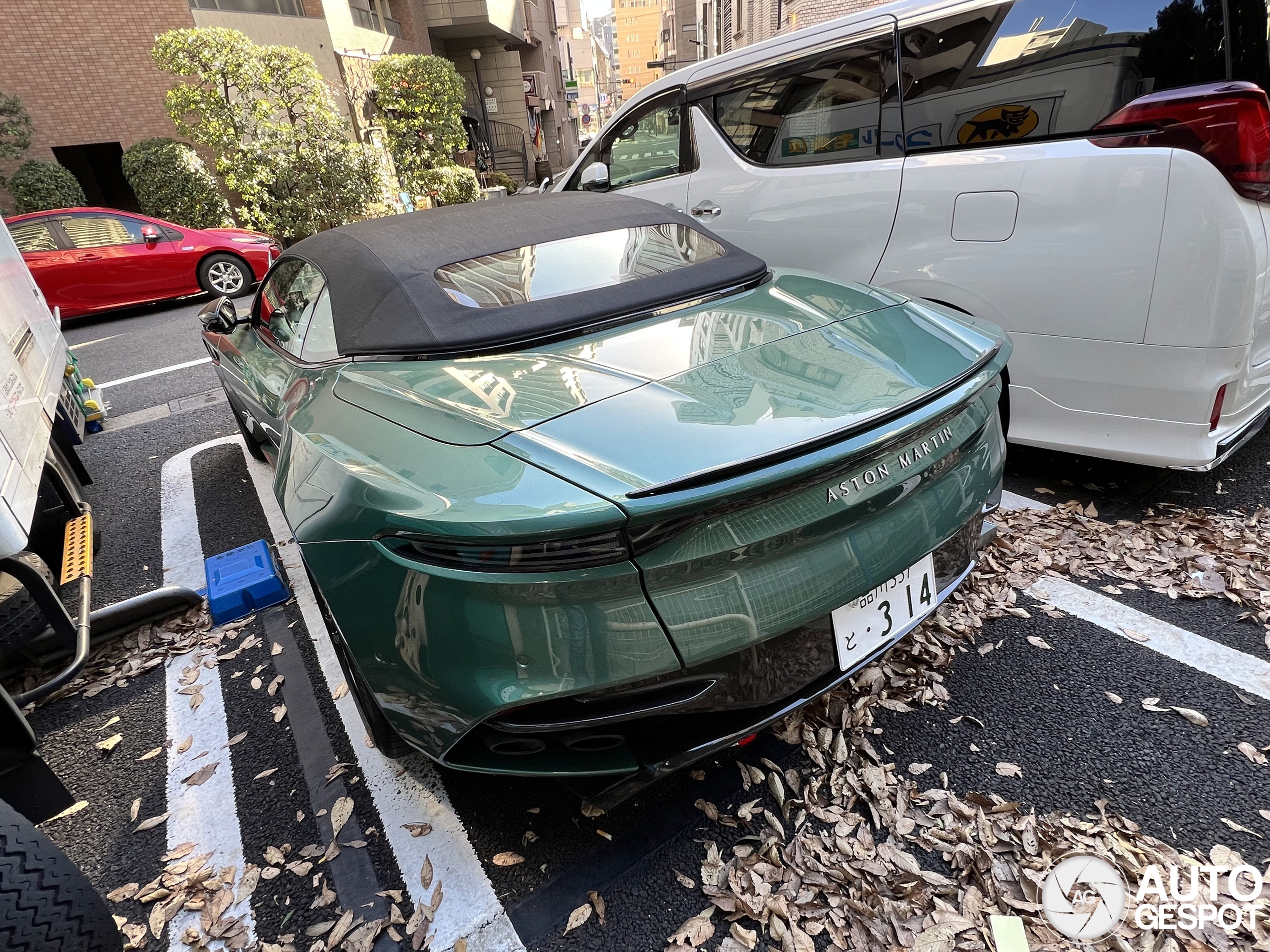 Aston Martin DBS Superleggera Volante