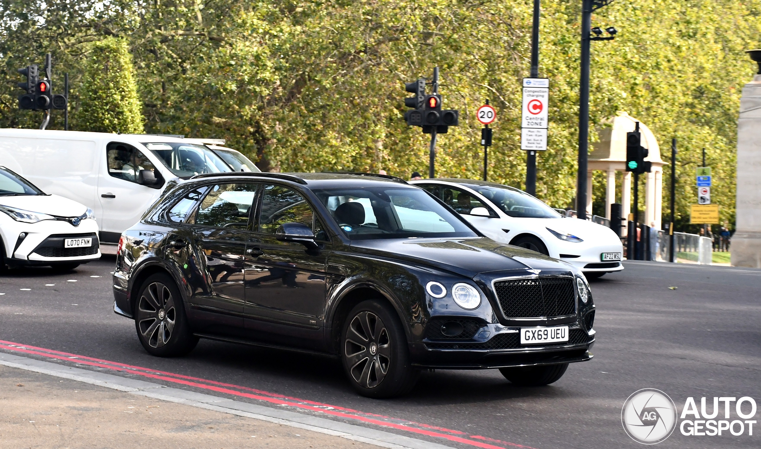 Bentley Bentayga V8 Design Series