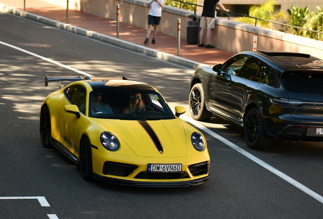 Porsche 992 Carrera 4 GTS